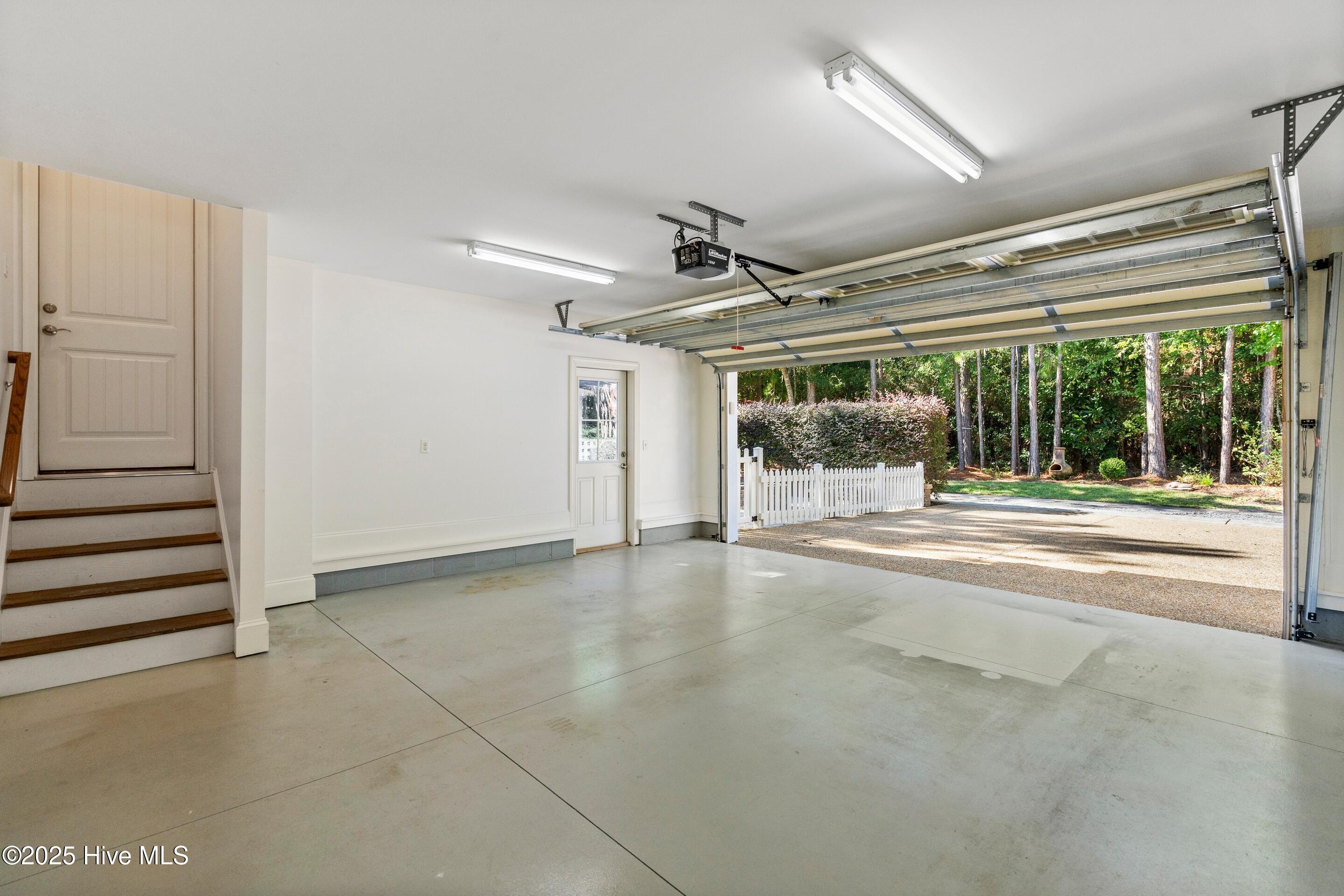 100537551 | Photo 46