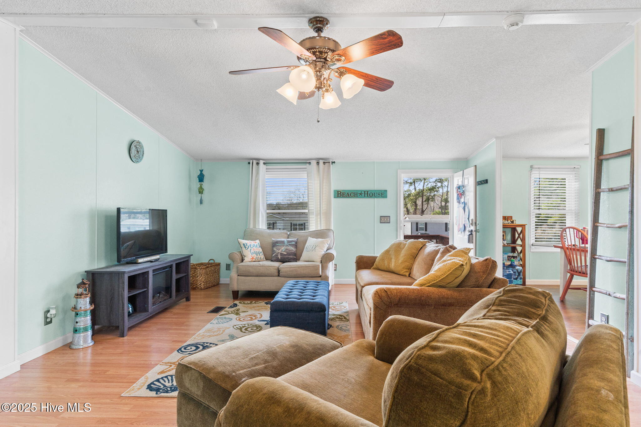 2228 Lakeside Avenue SW, Supply, NC 28462 – photo 6: Living Room
