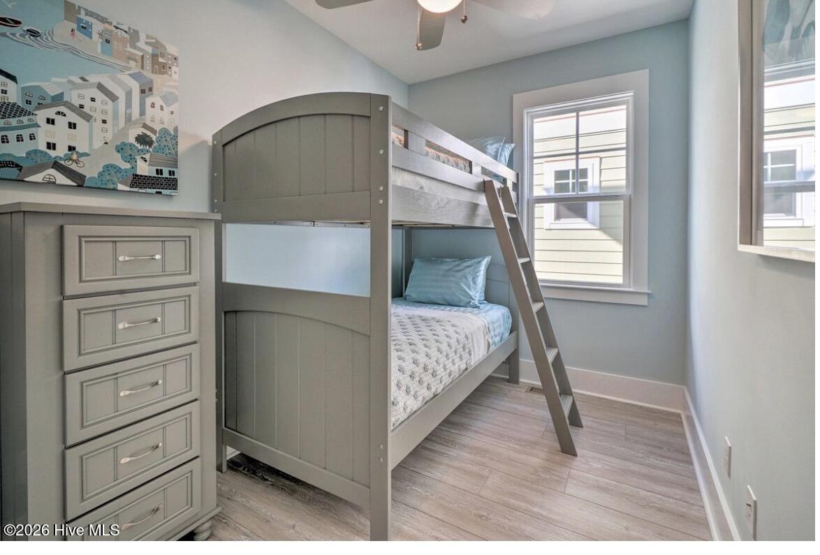 100563355 | Photo 35