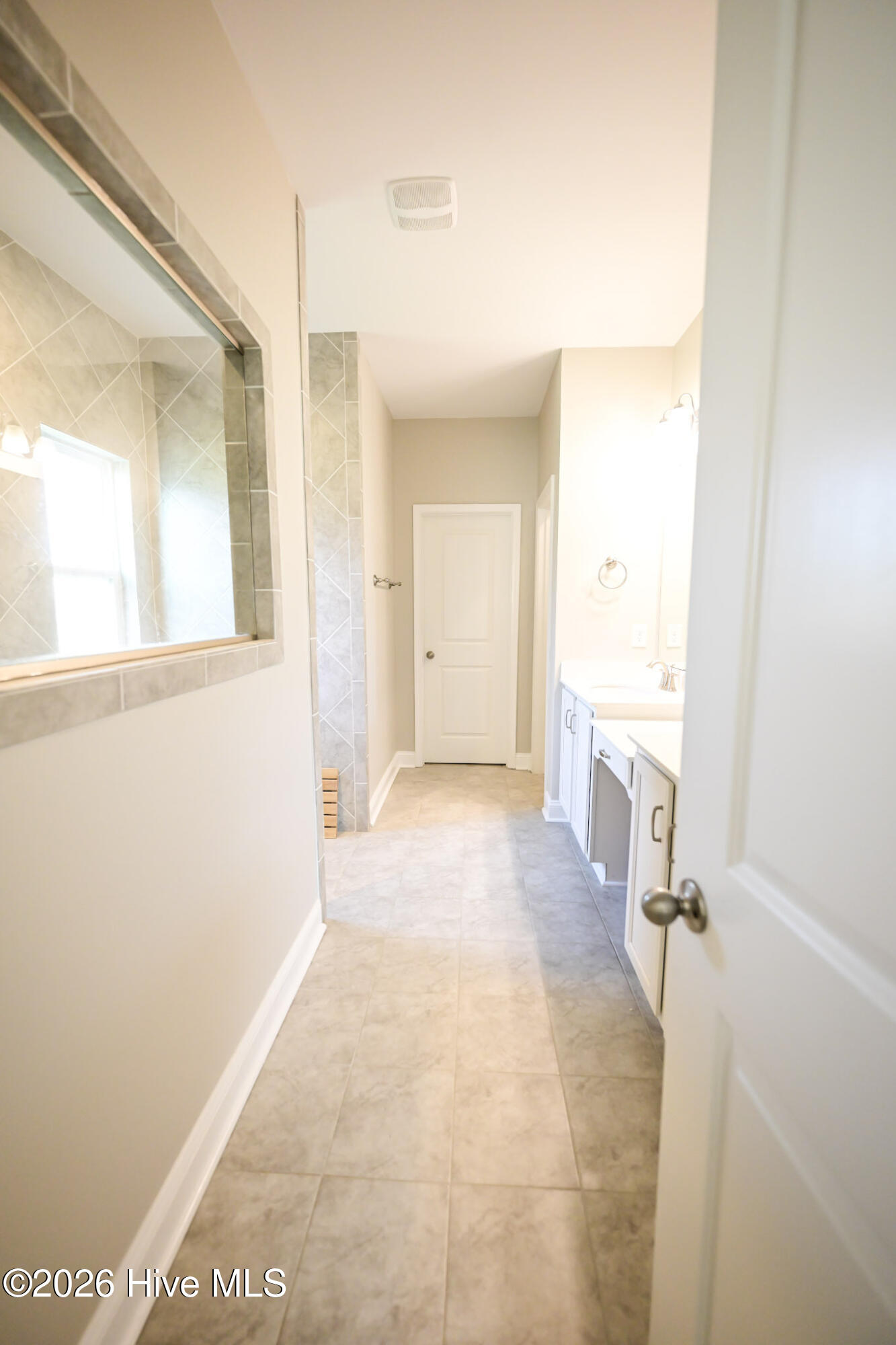 100570213 | Photo 21