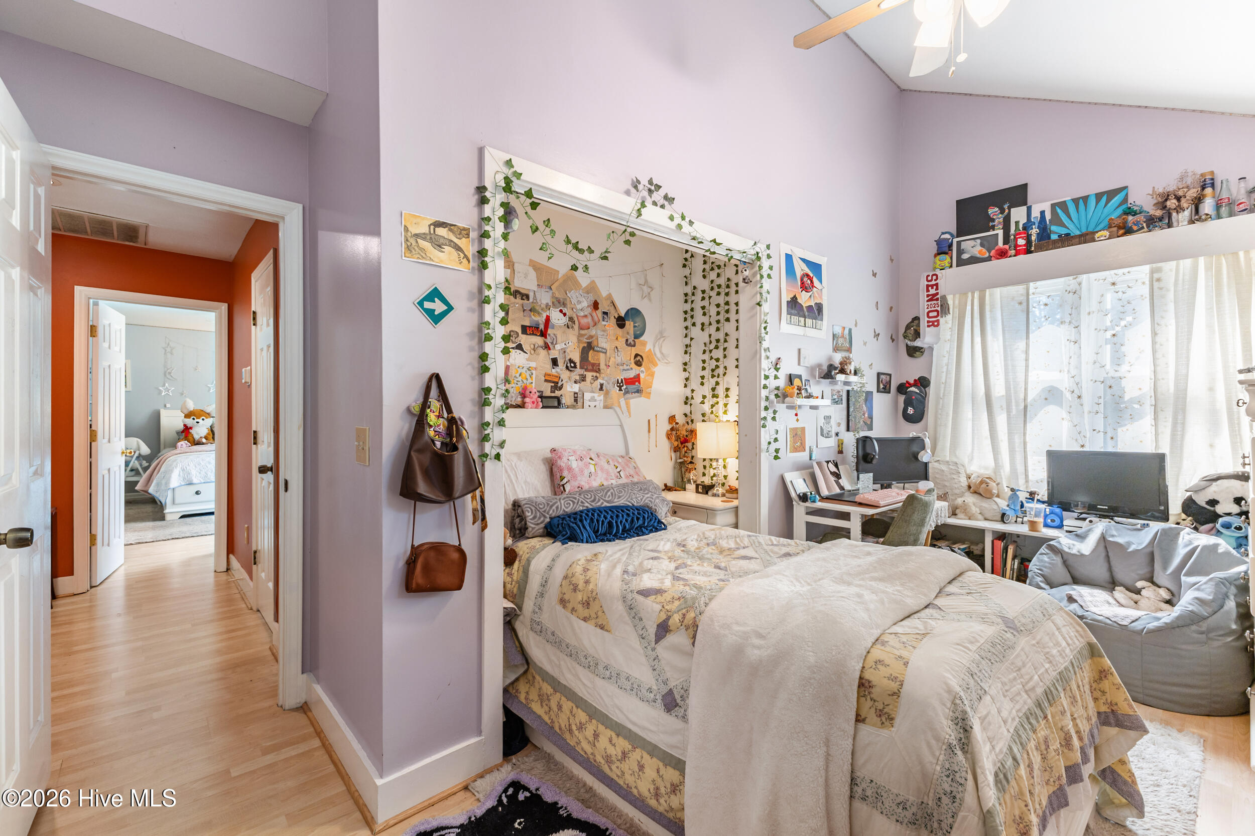 100560648 | Photo 25