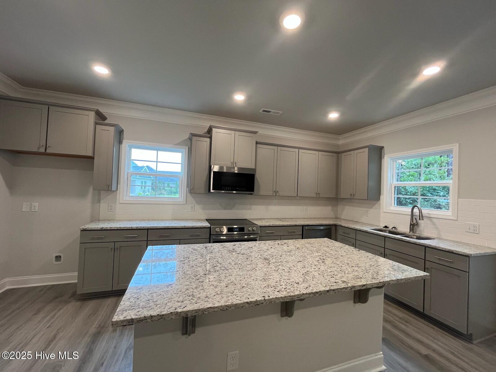 100423282 | Photo 11