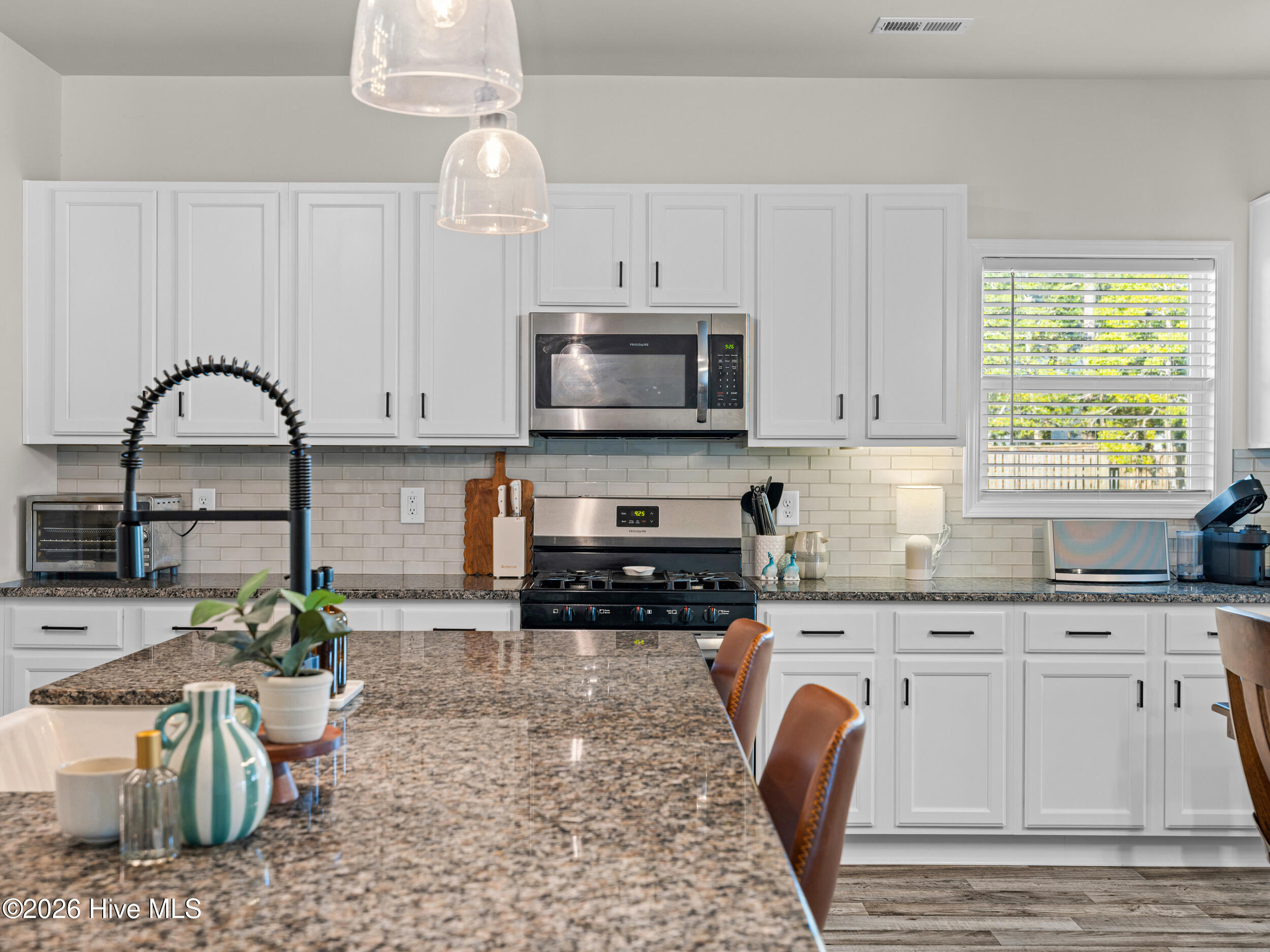 100565919 | Photo 21