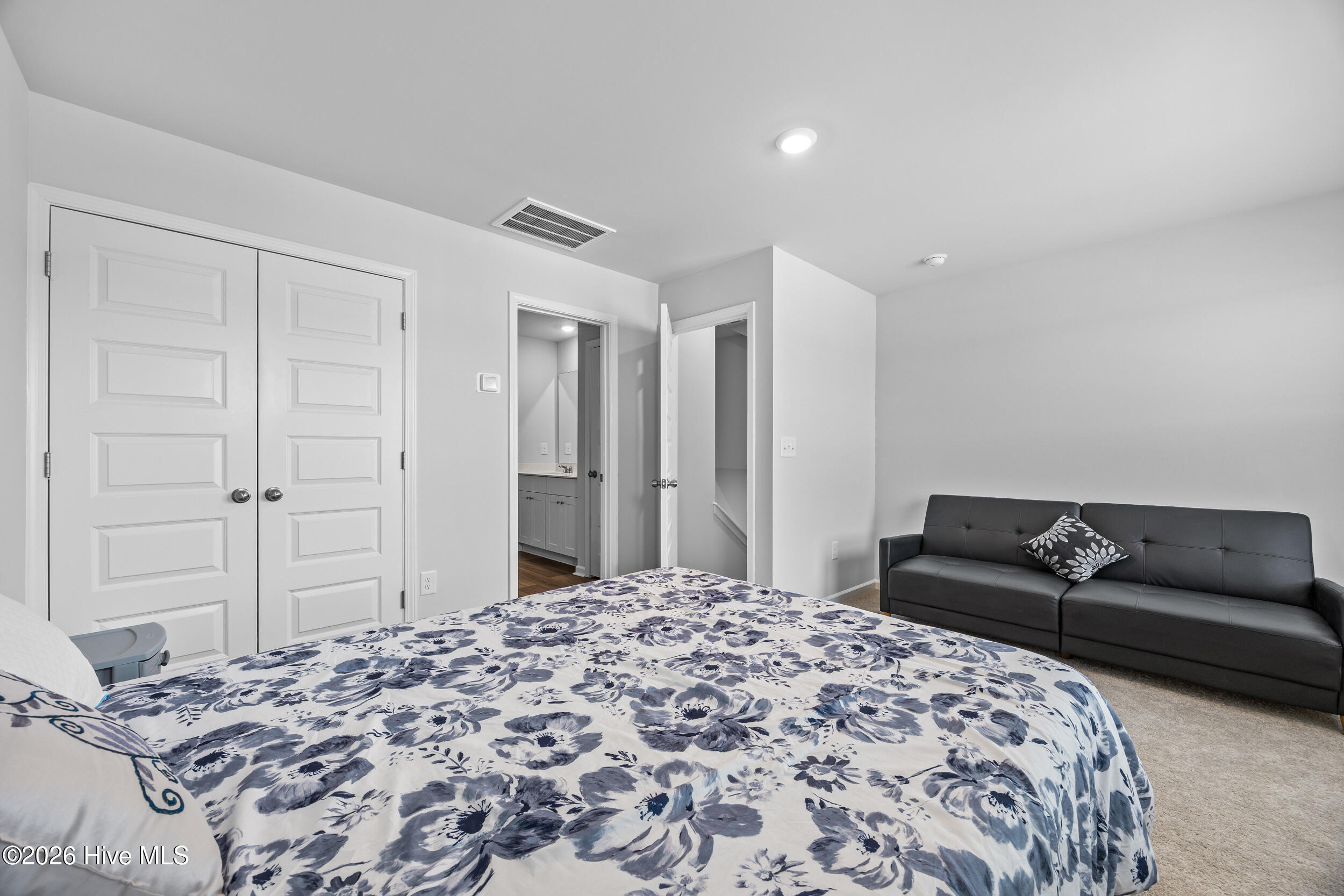 100554337 | Photo 33