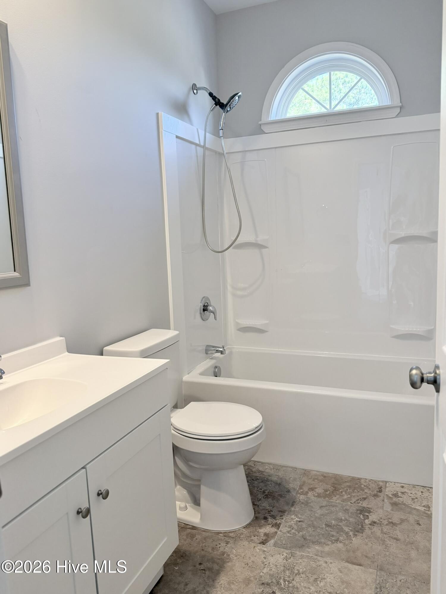 100557322 | Photo 18