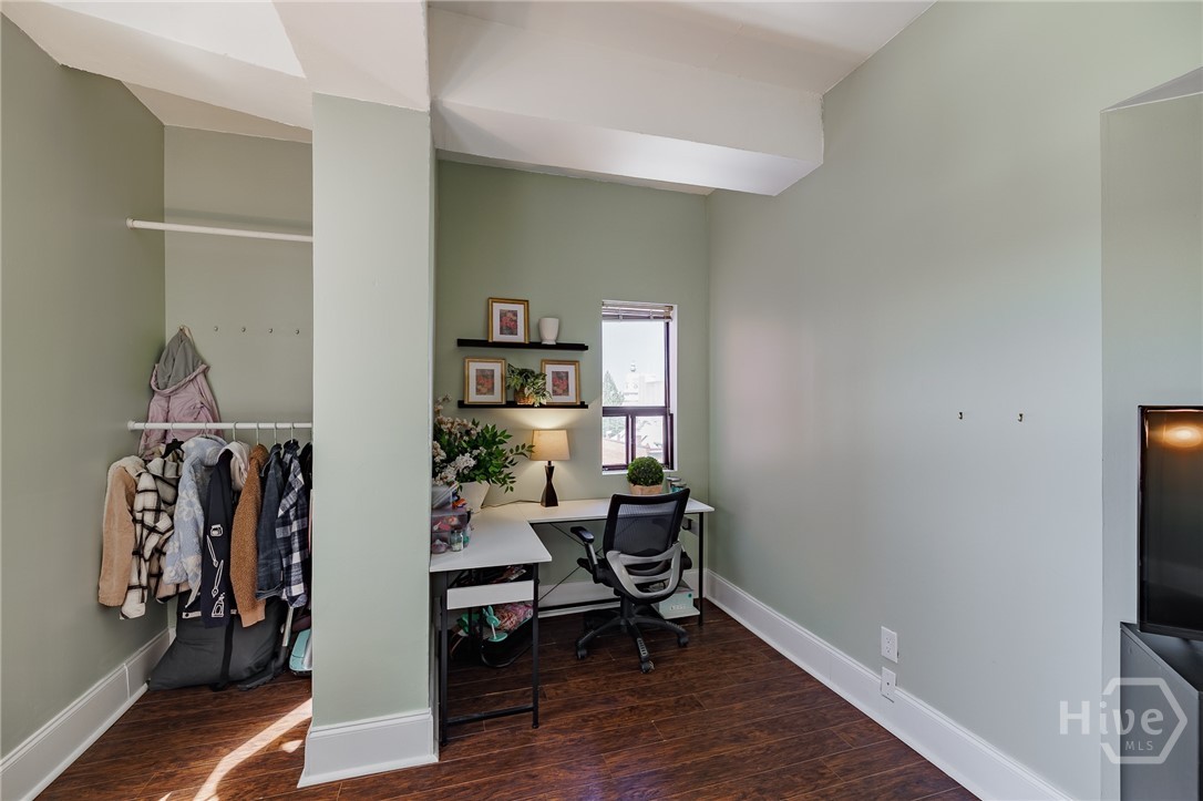 131 Broad Street E 707