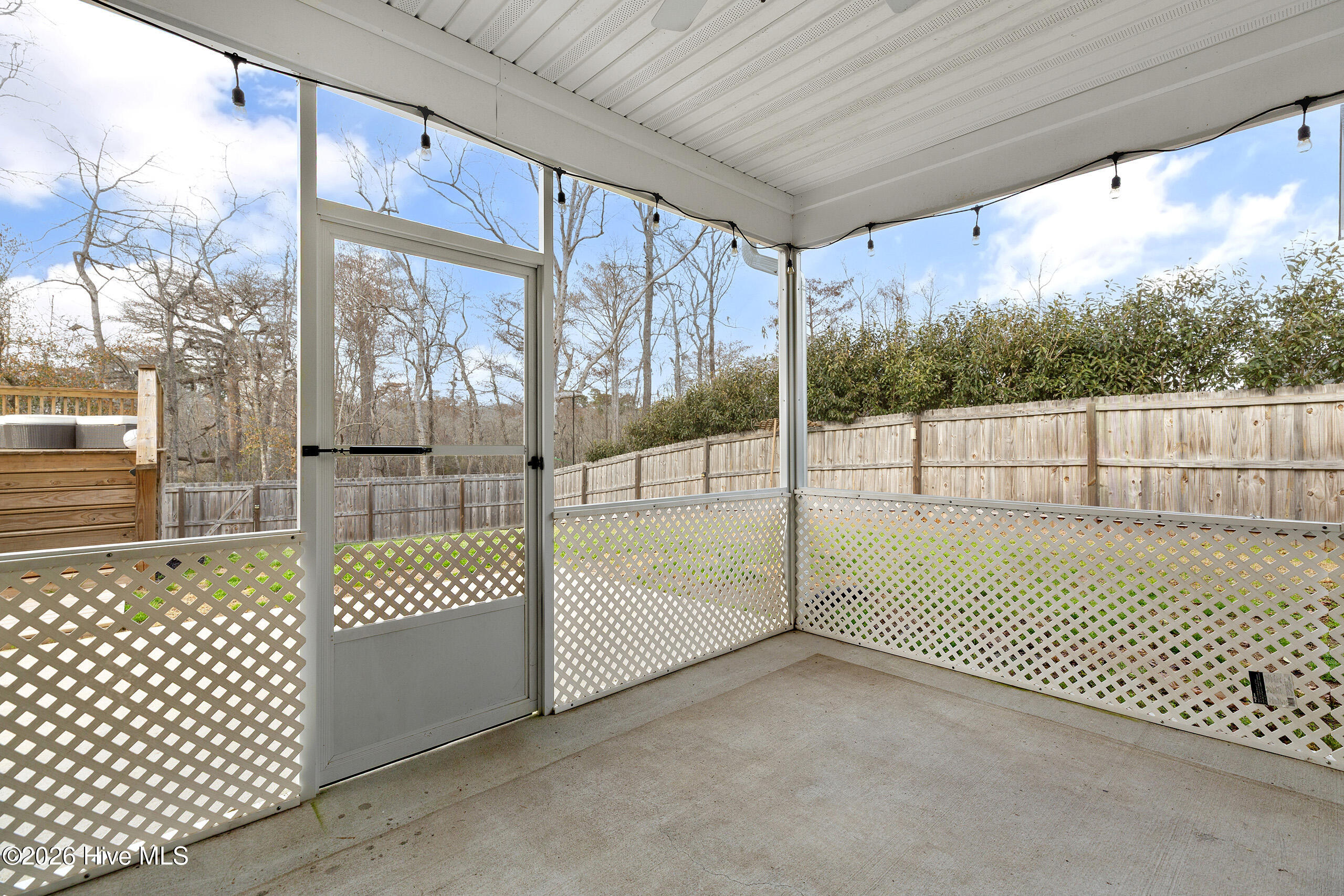 100550596 | Photo 41