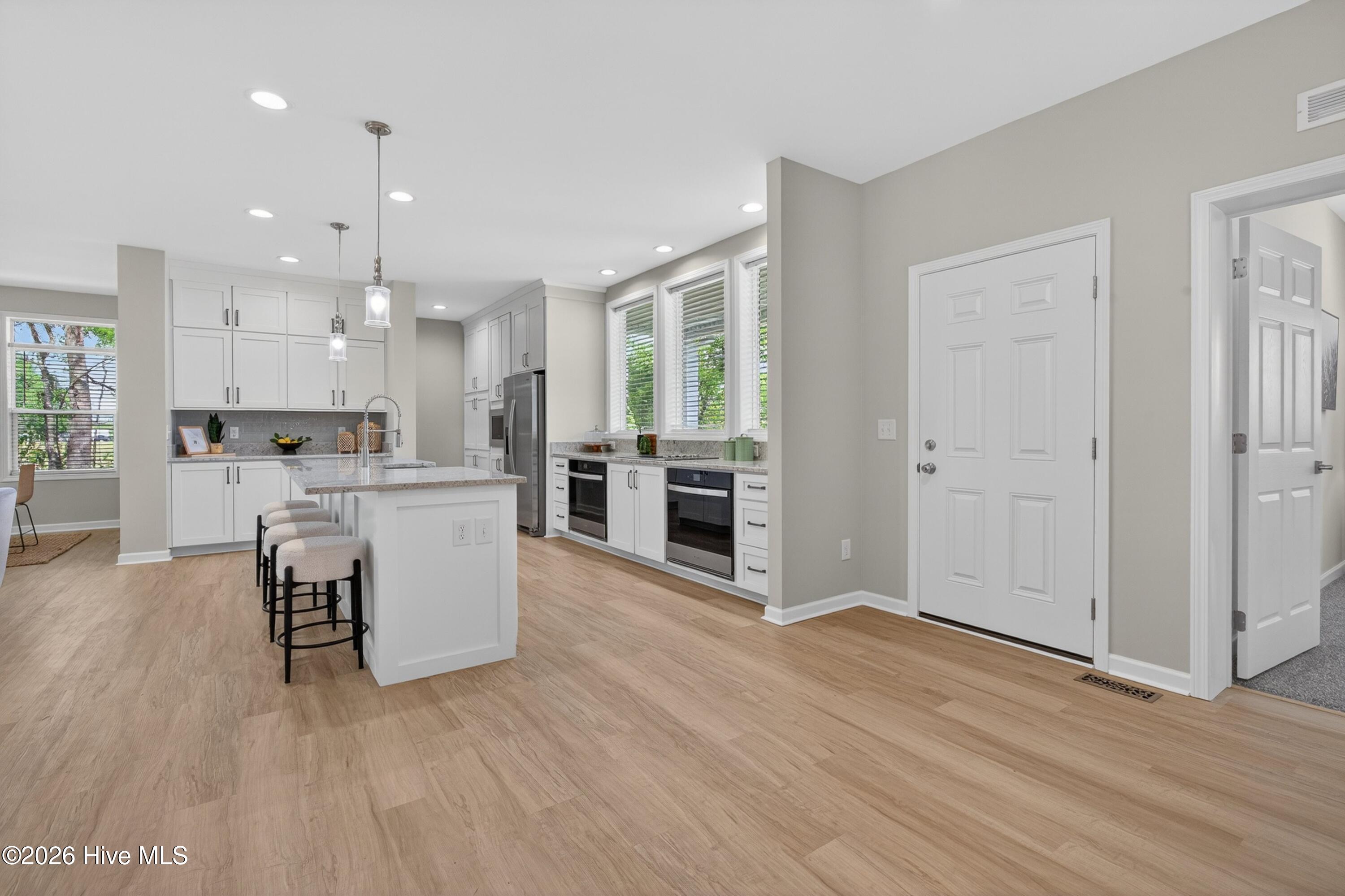 100567047 | Photo 14