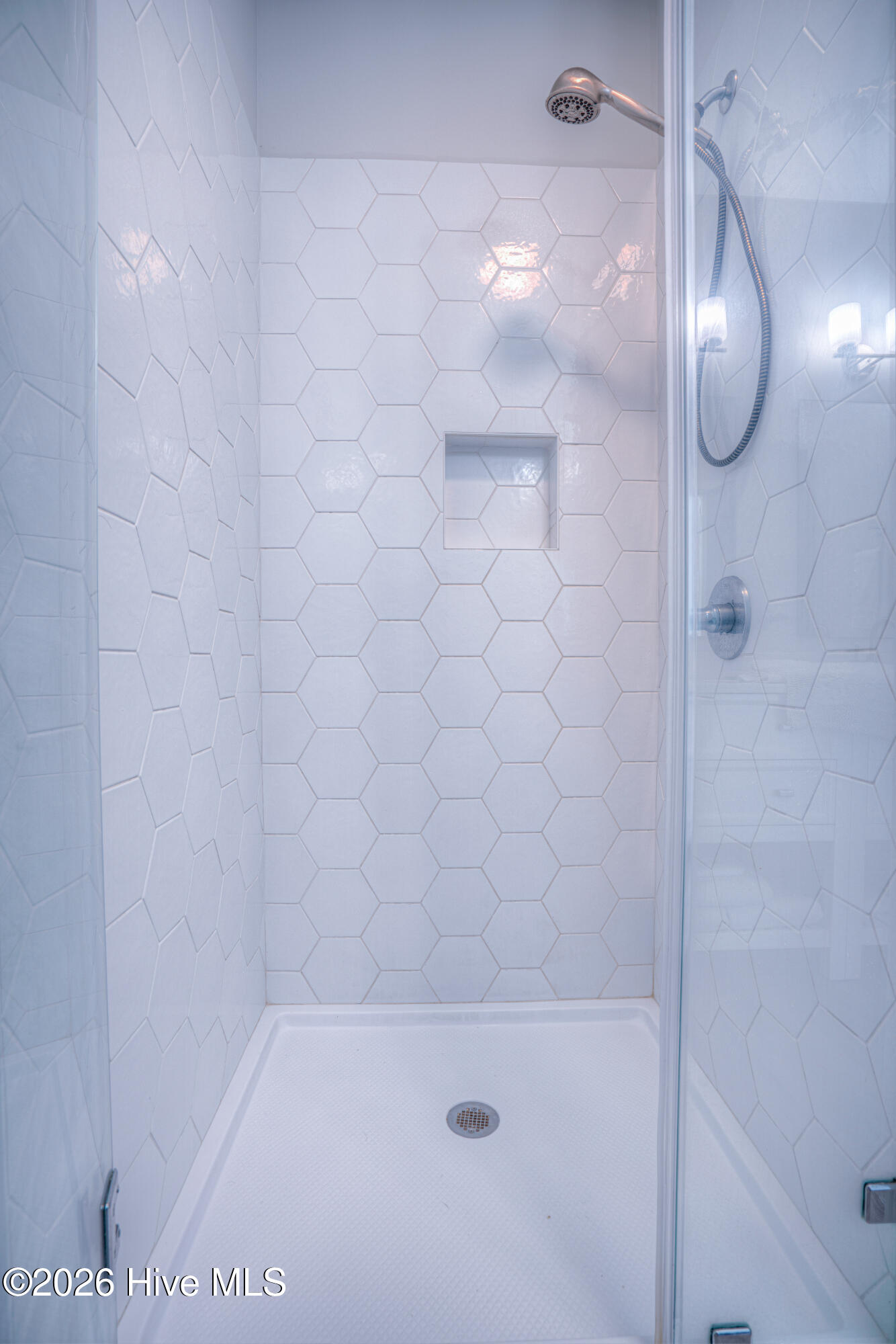 100569928 | Photo 12