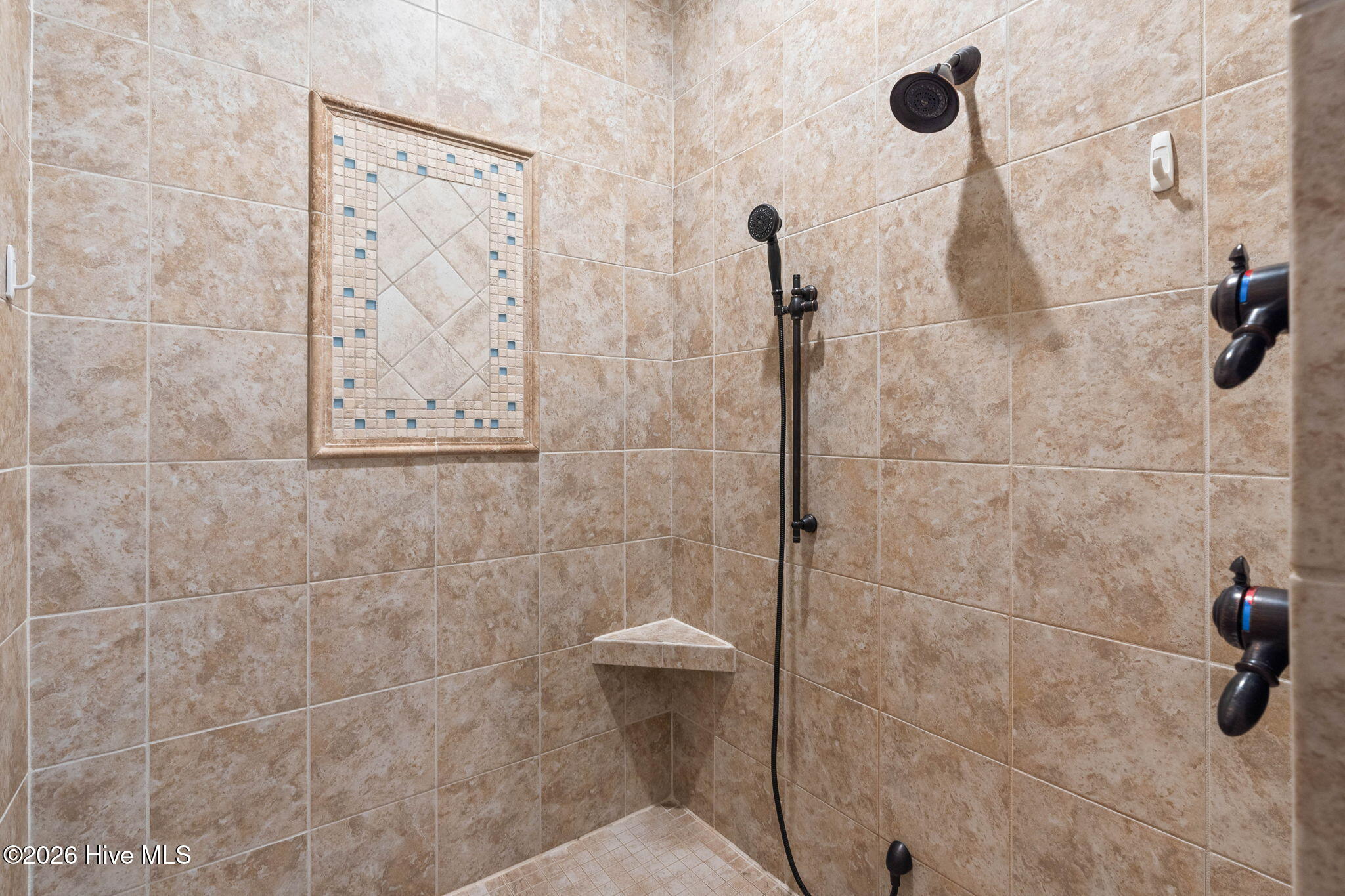 100553770 | Photo 29