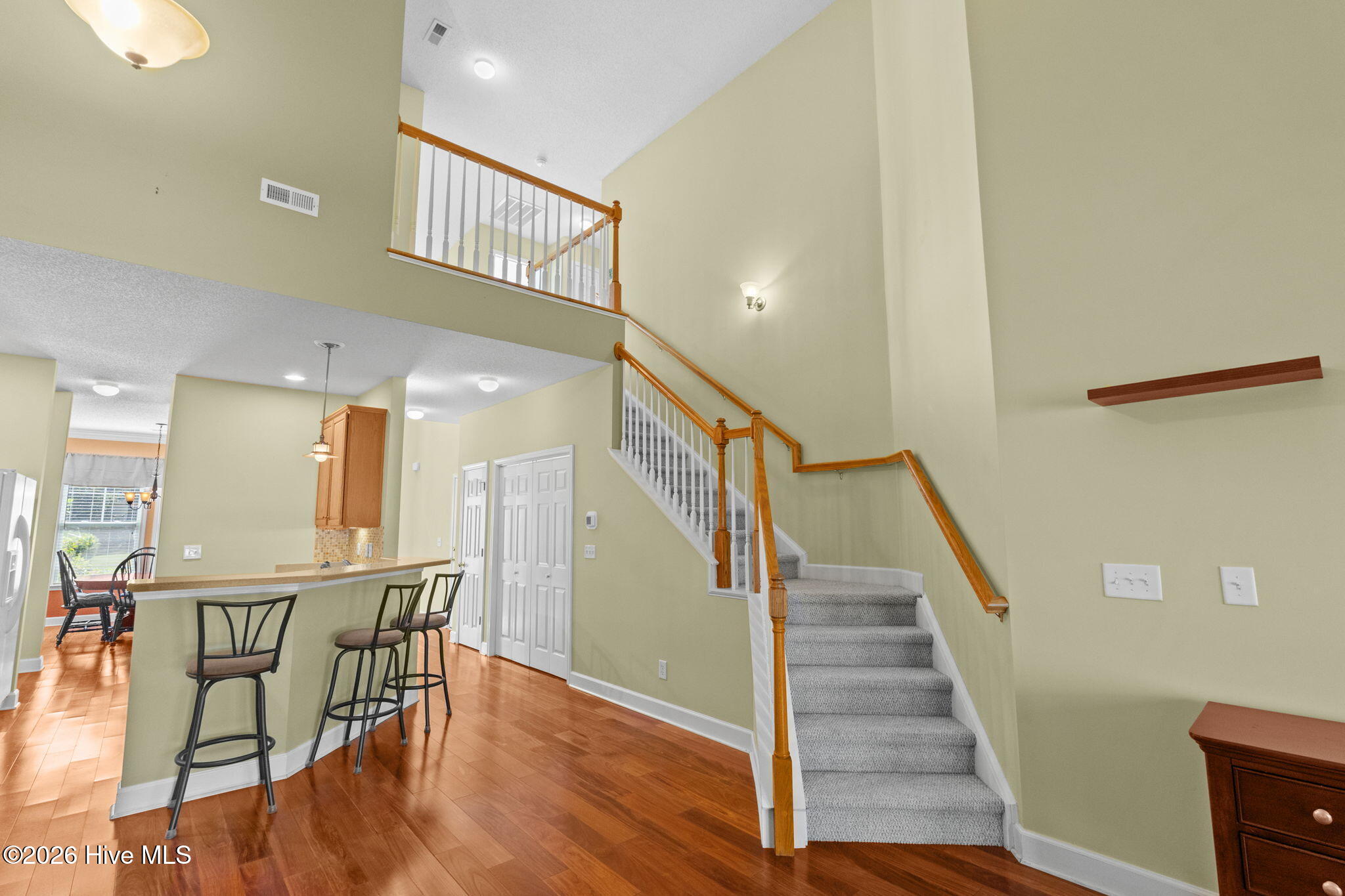 100570340 | Photo 29