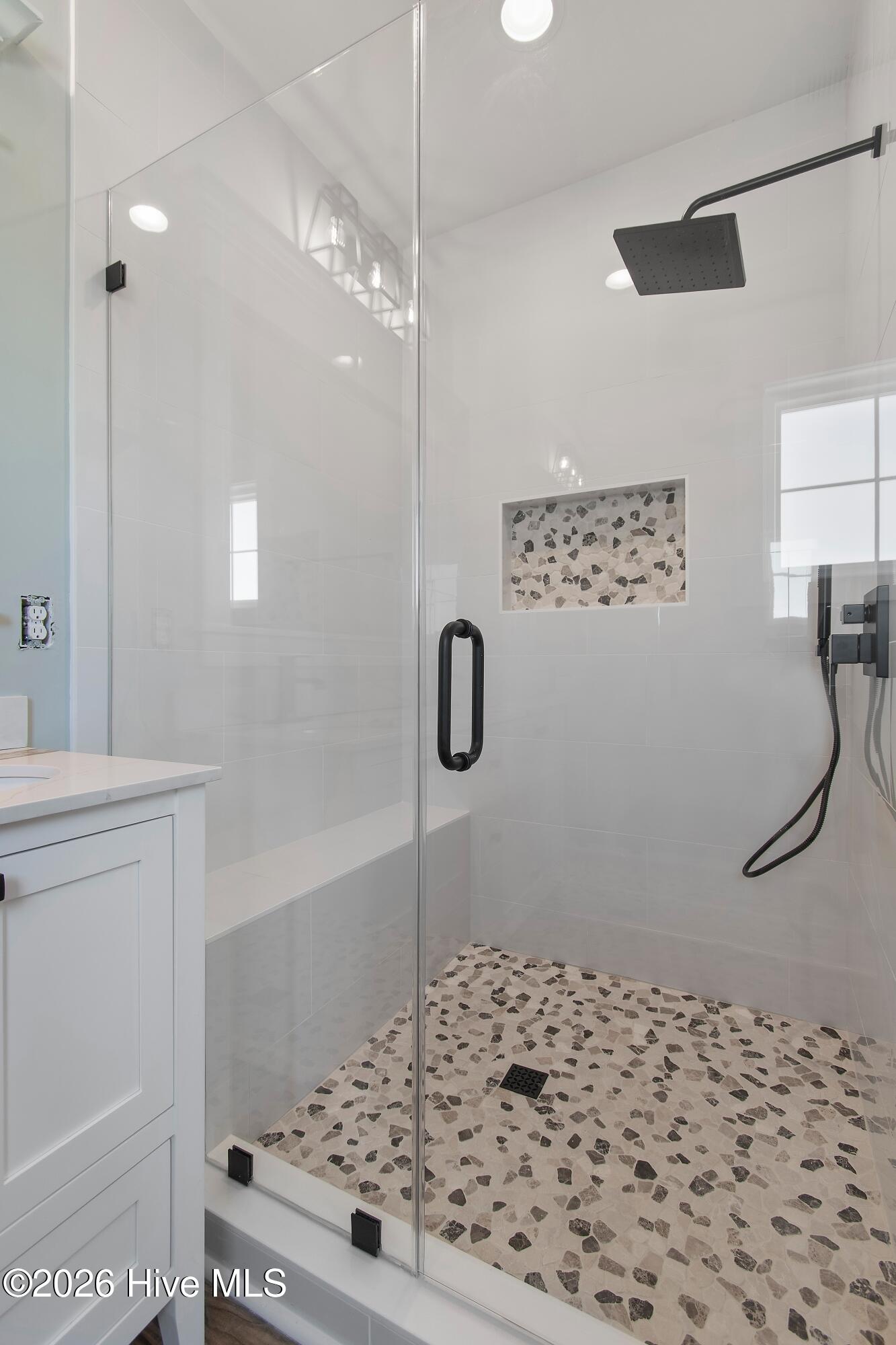 100525710 | Photo 64