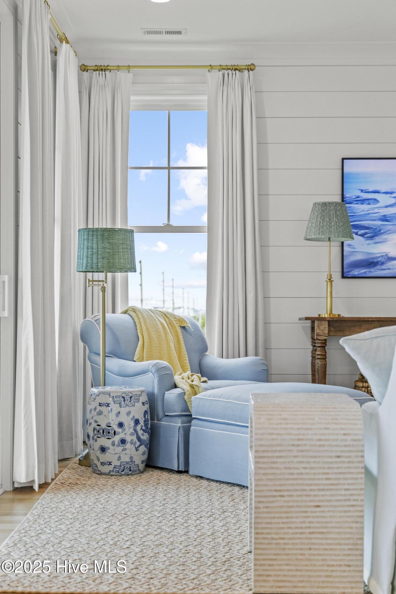 100565849 | Photo 70