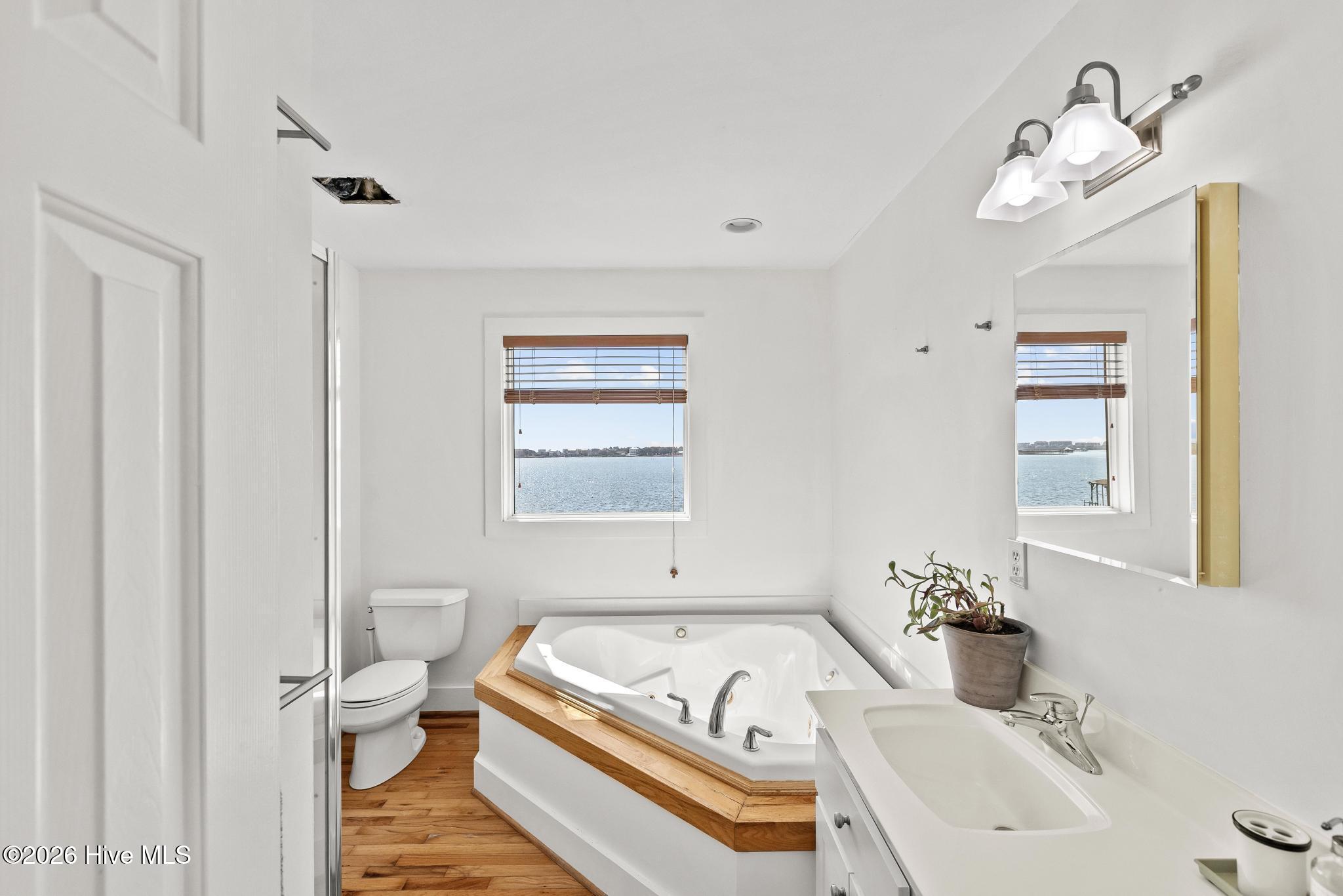 100557619 | Photo 35