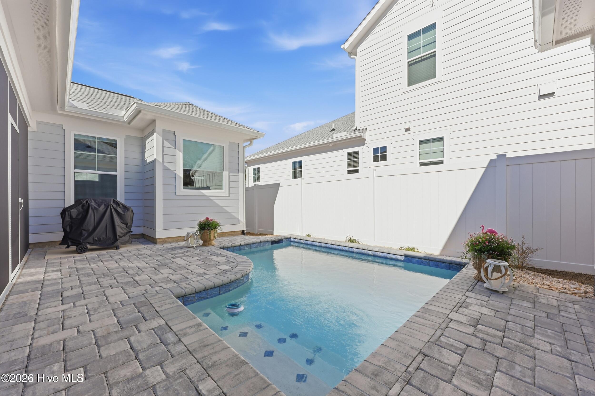 100557442 | Photo 29