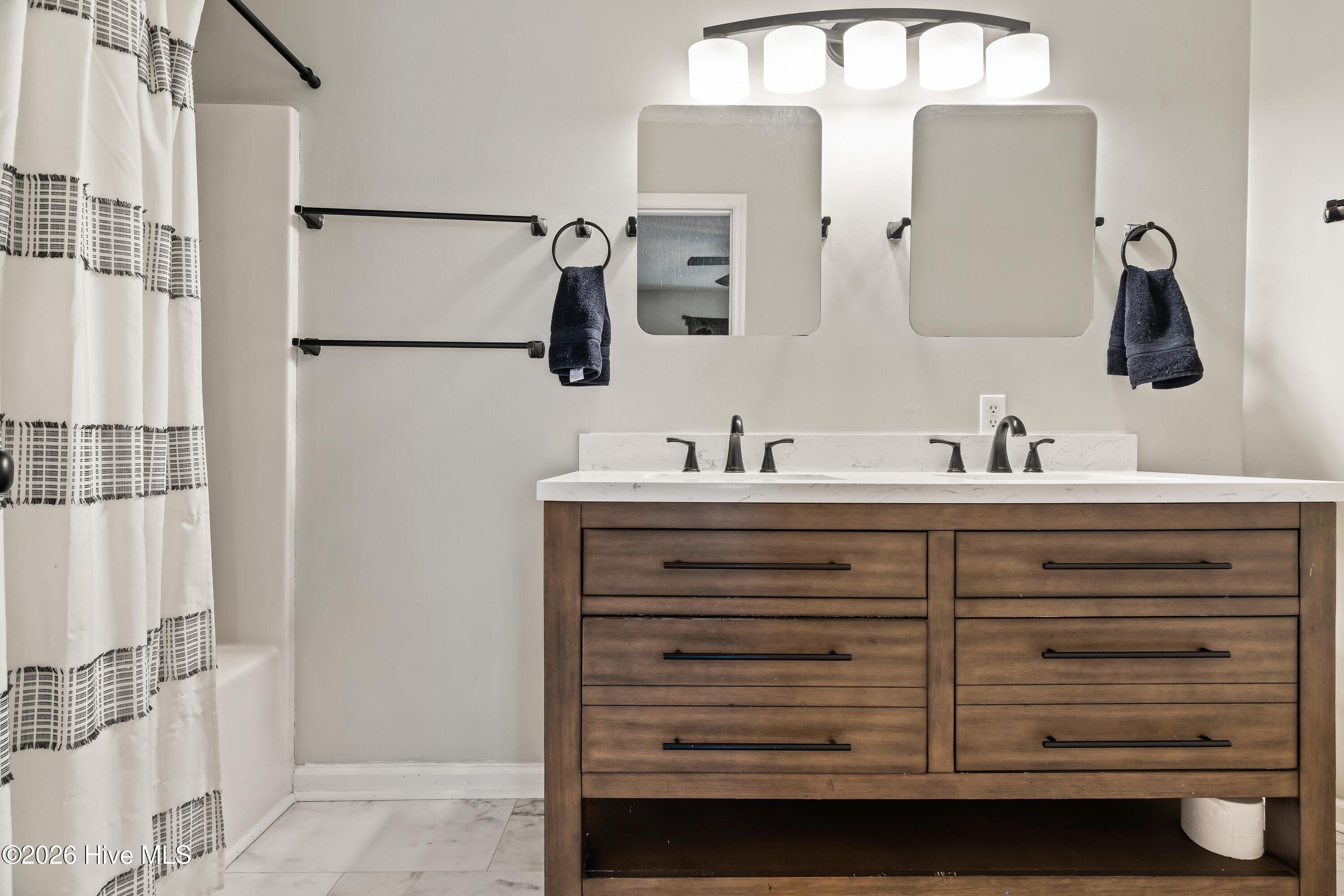 100548463 | Photo 20