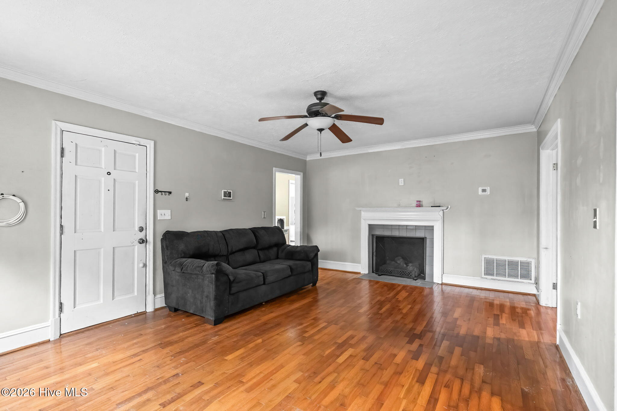 100549588 | Photo 11