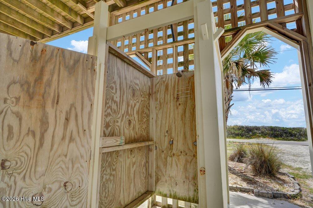 100567511 | Photo 44