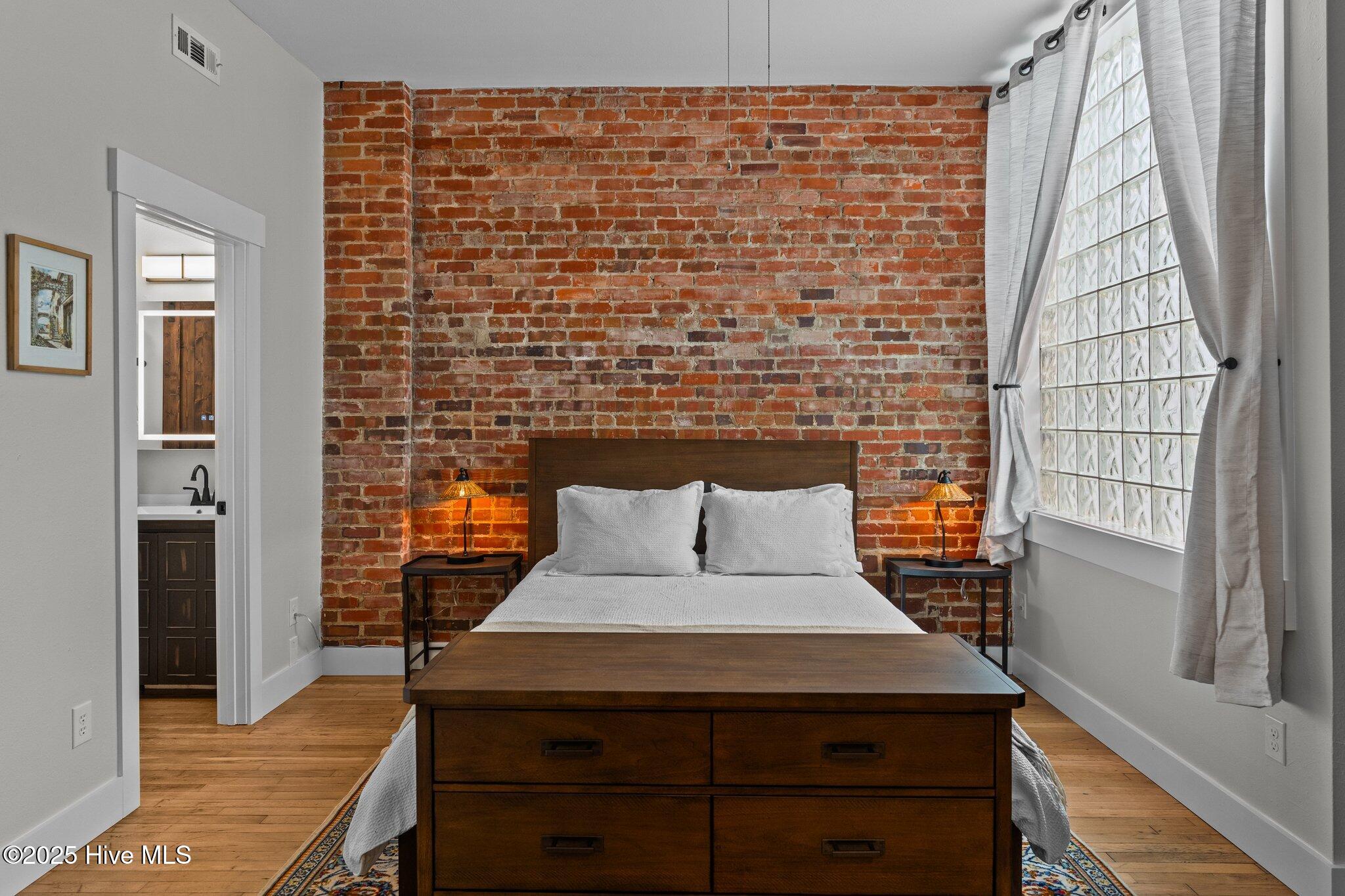 100543966 | Photo 23