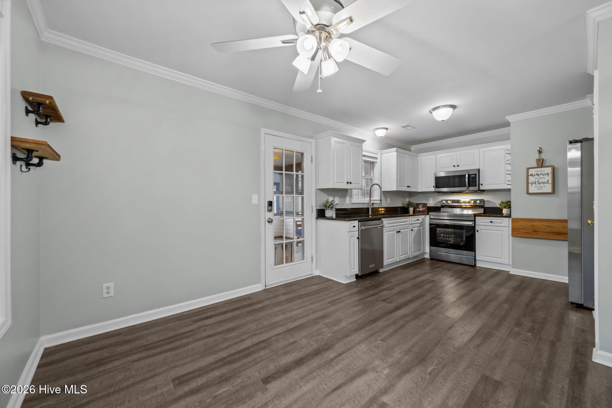 100556265 | Photo 11