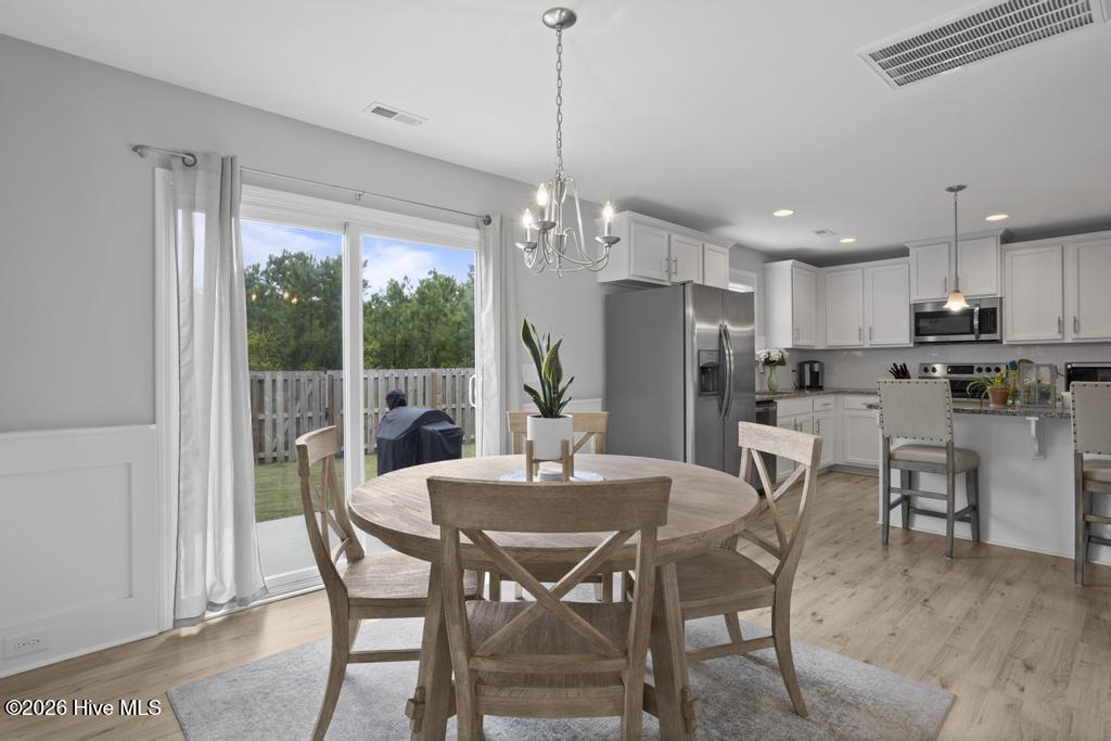 100553850 | Photo 11