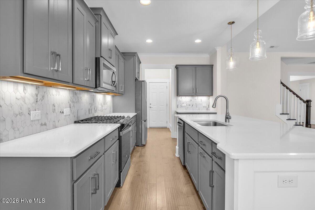 100548797 | Photo 38