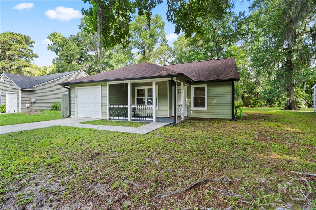 Photo 1 of Single family home for sale at 18 E White Hawthorne Dr, Savannah, GA 31419 | MLS# SA359250 | Listing updated on 2026-09-16