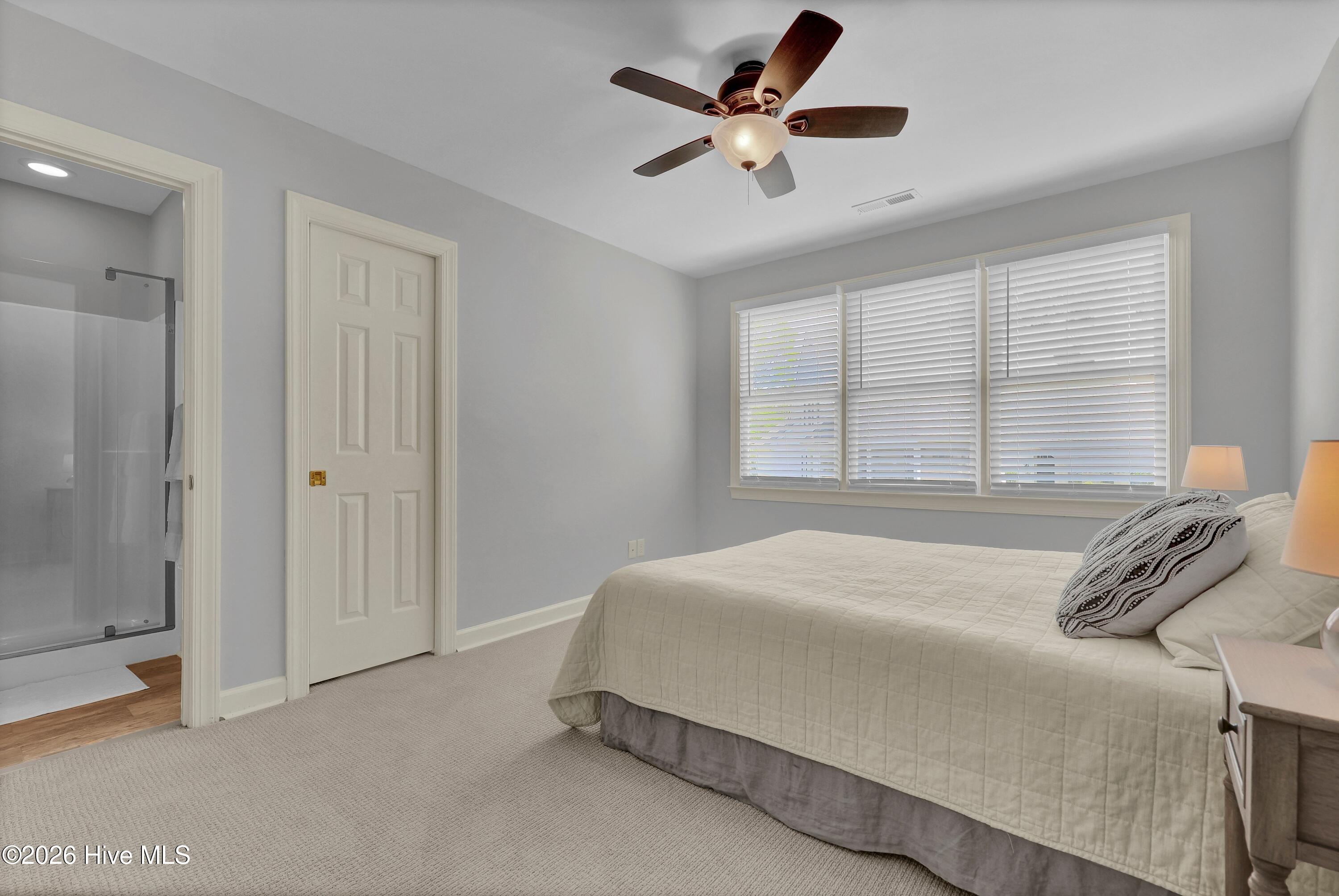 100566013 | Photo 37