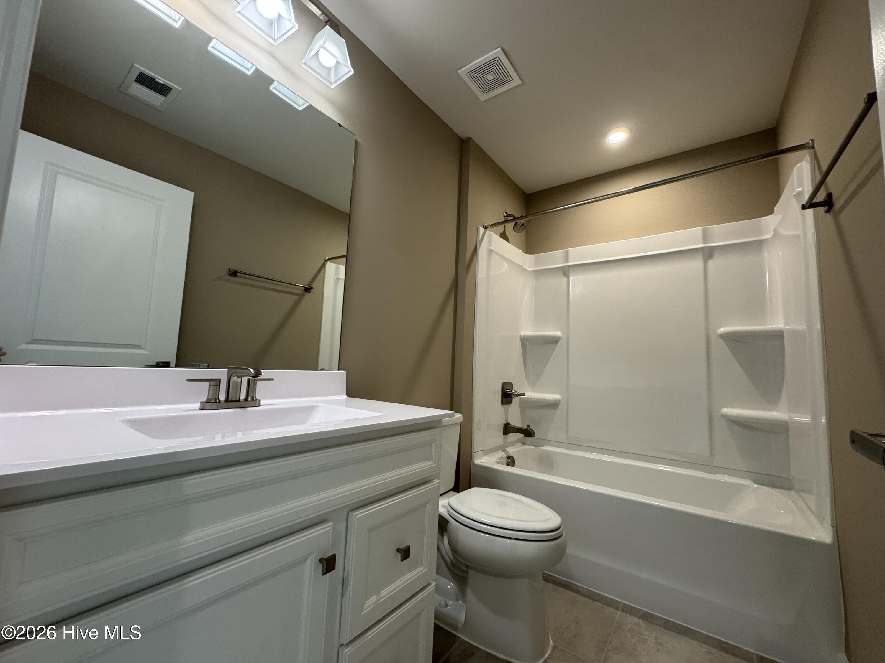 100548726 | Photo 18