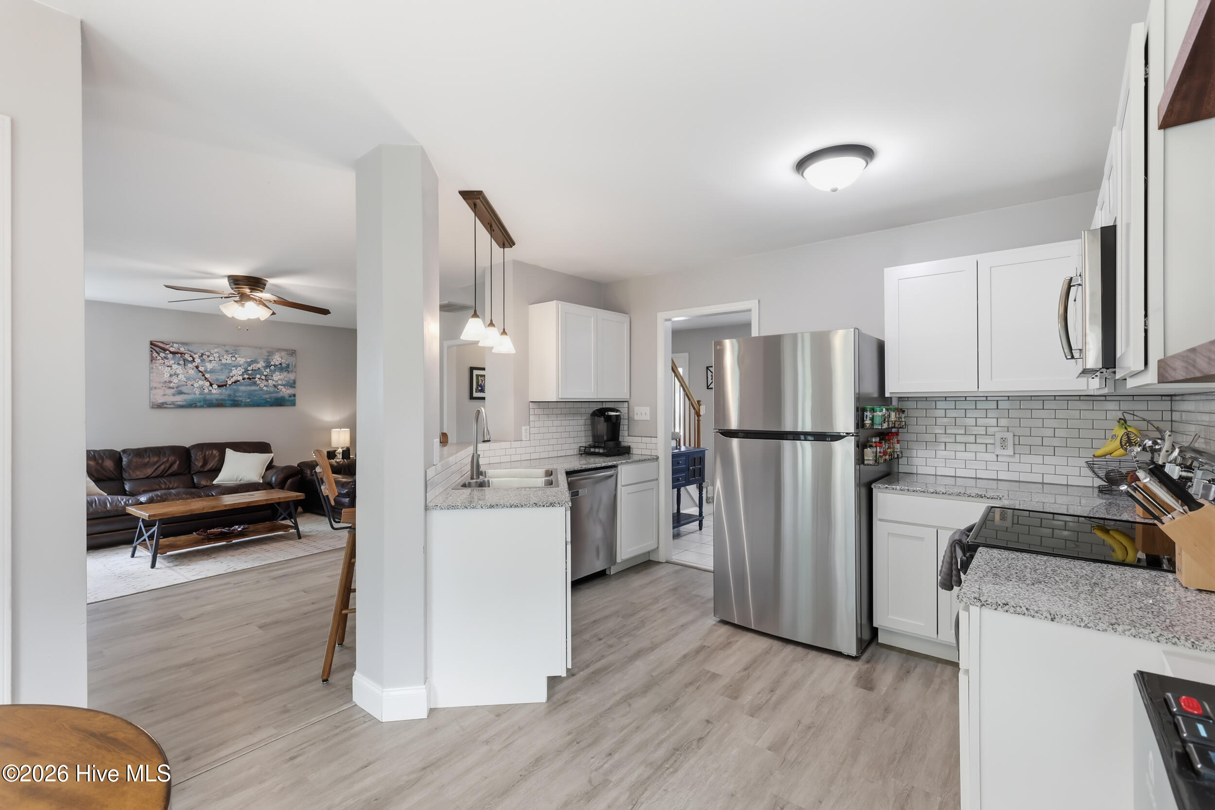 100565857 | Photo 14