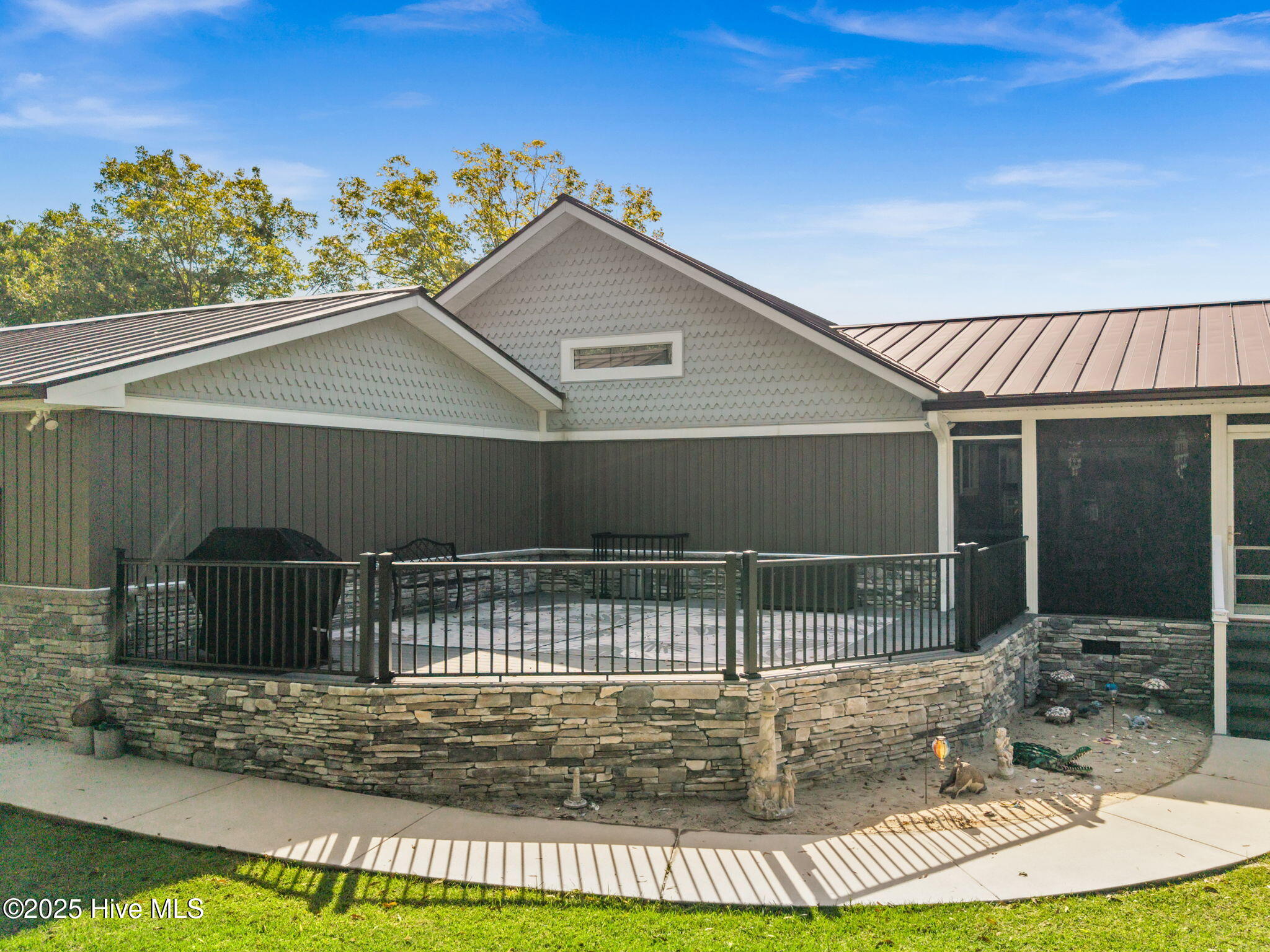 100532897 | Photo 11