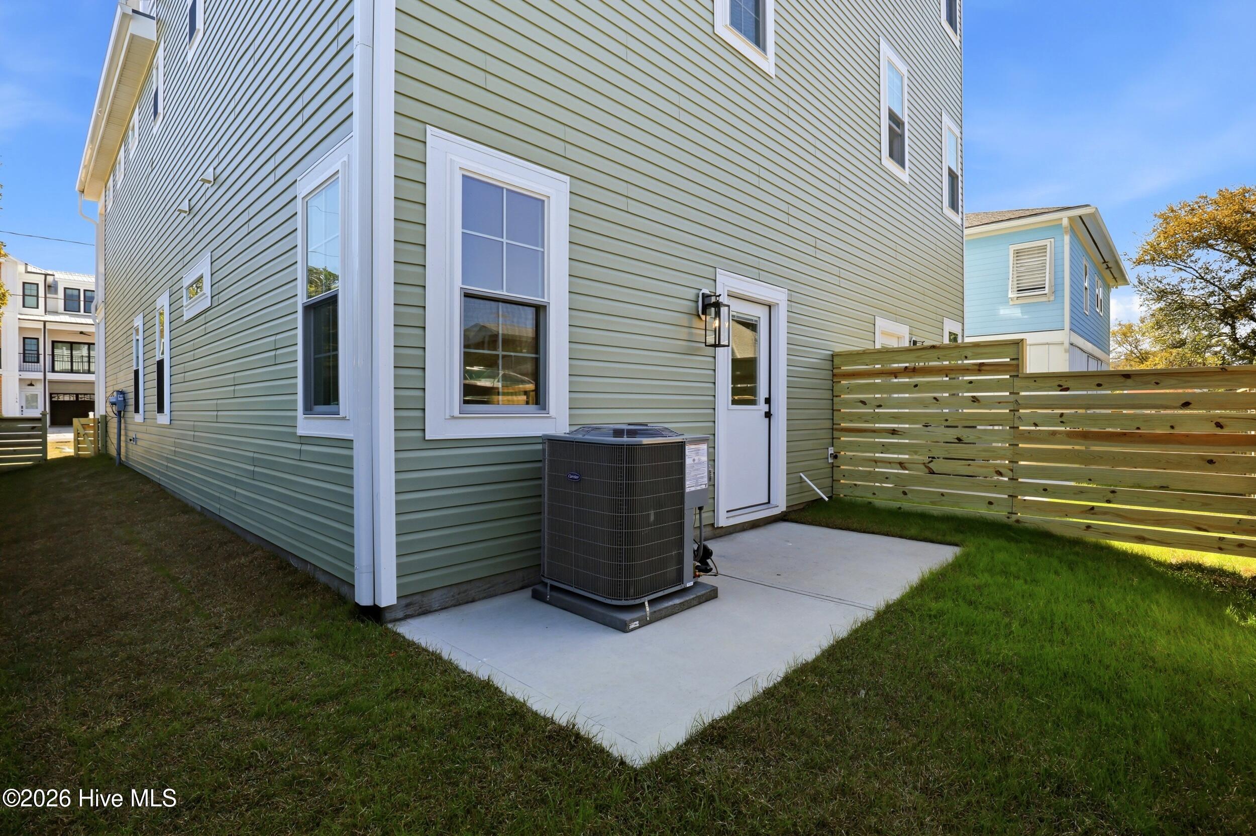 100562877 | Photo 40