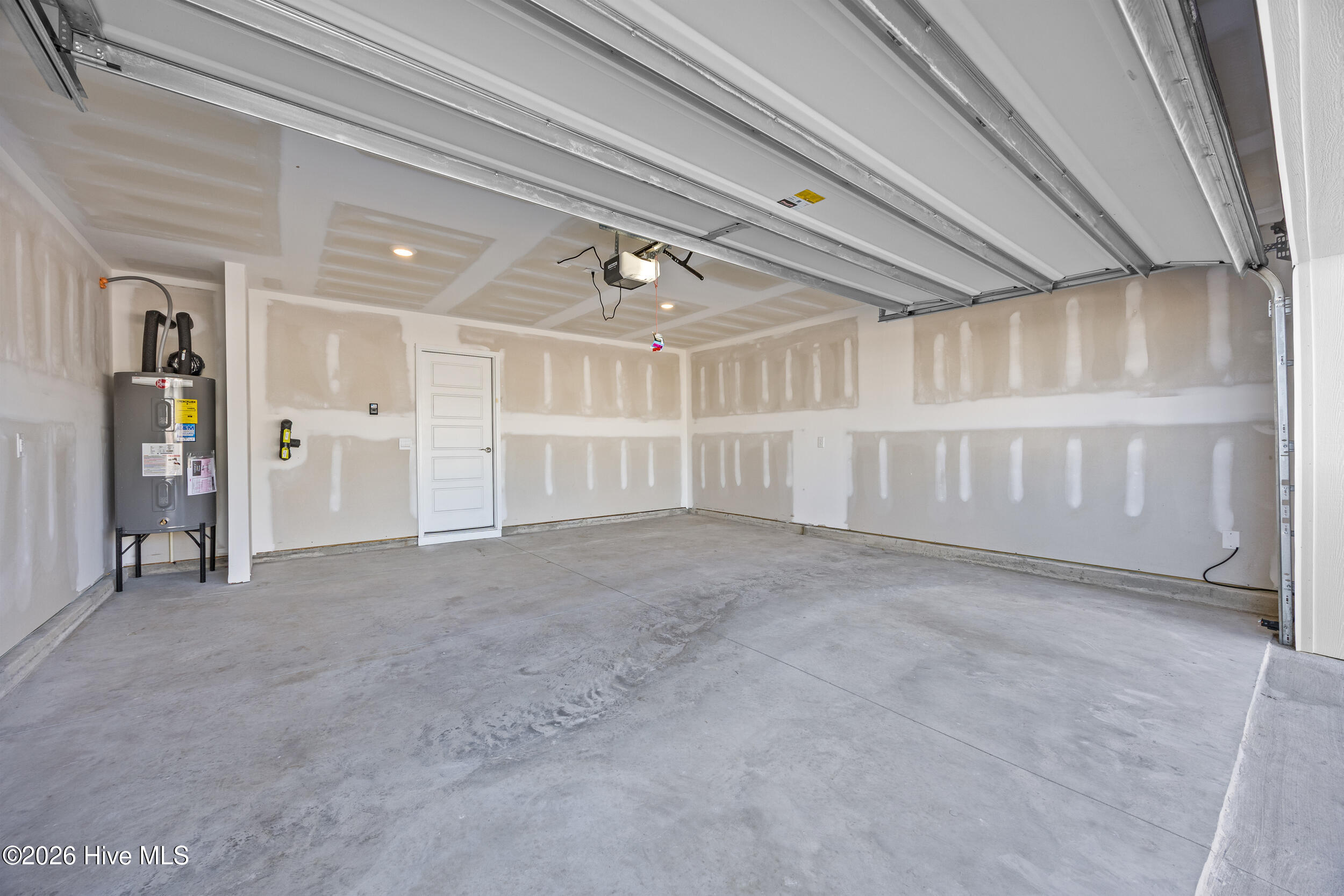 100547458 | Photo 38