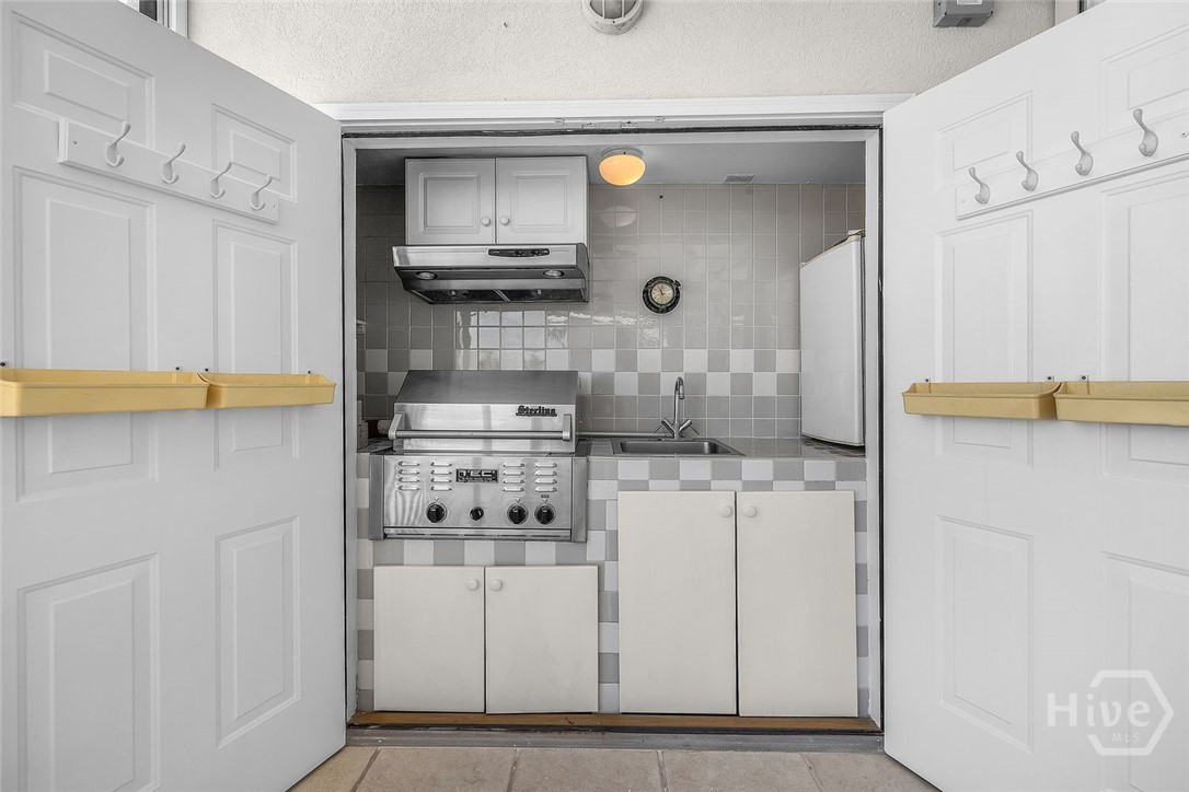 Outdoor Kitchen