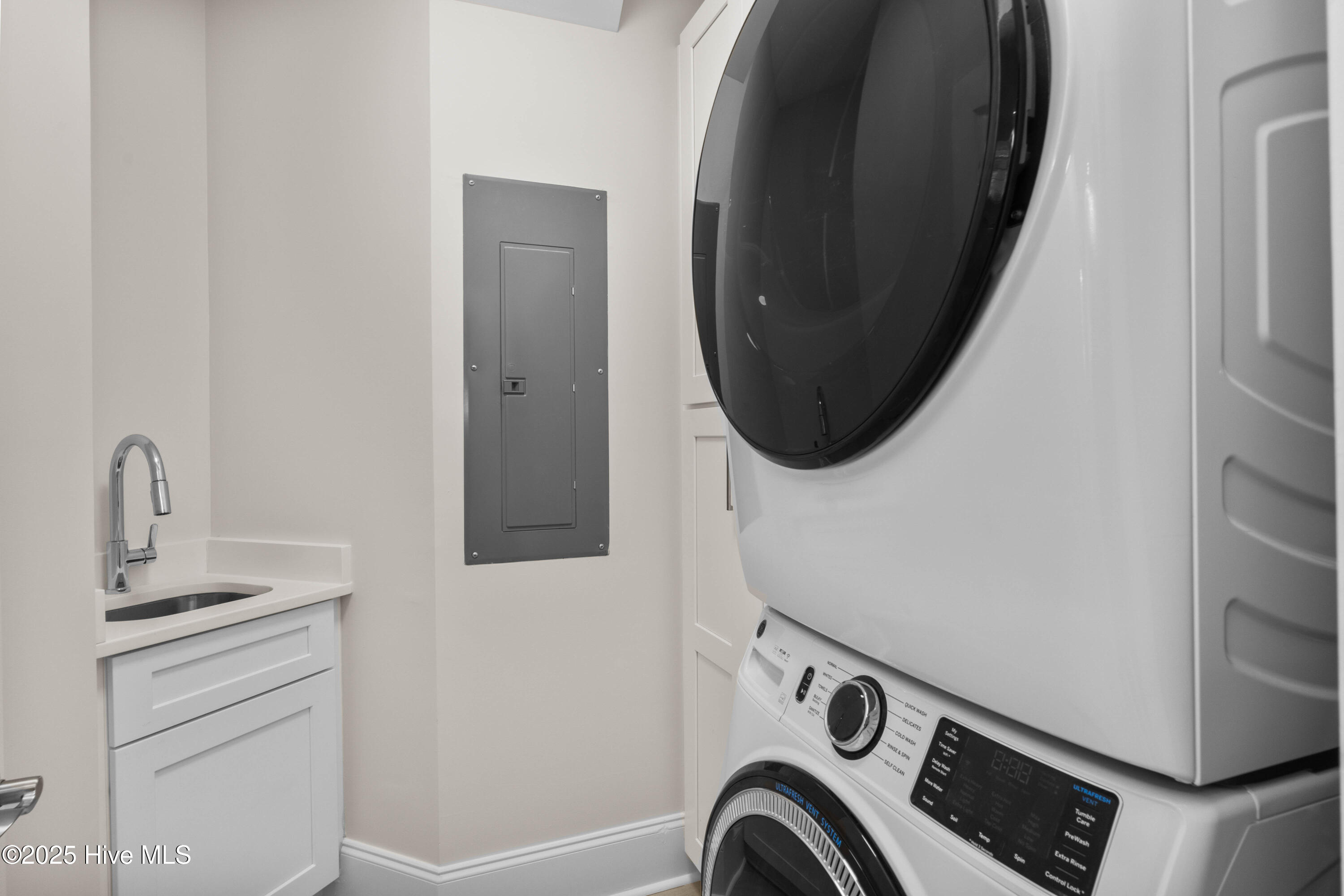 100537525 | Photo 51