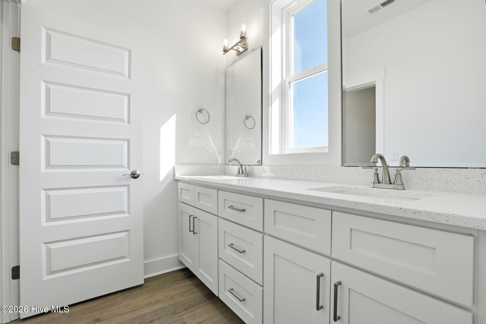 100558491 | Photo 57