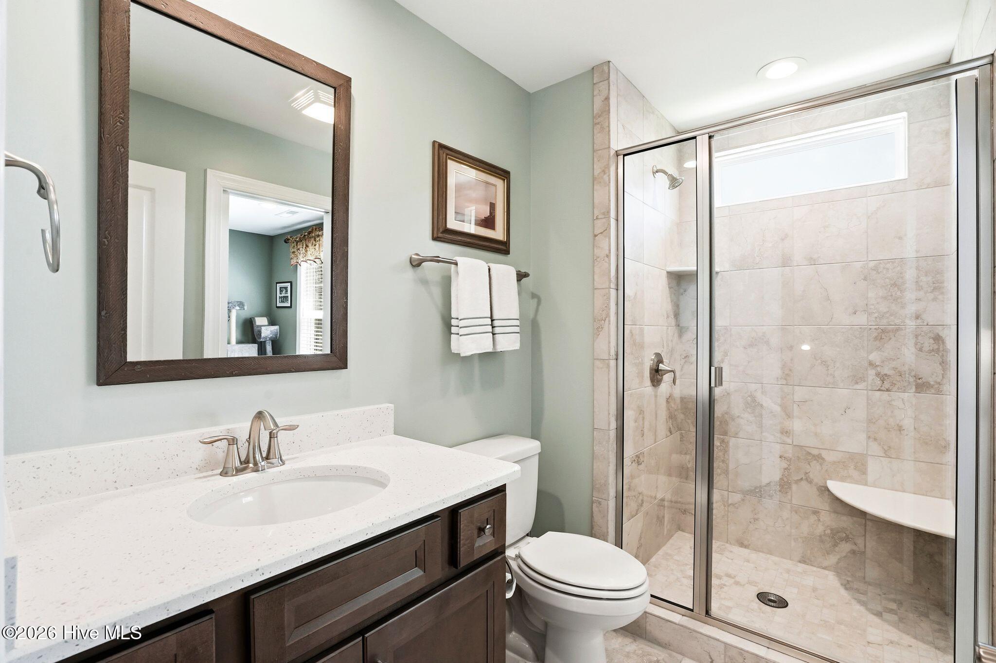 100569004 | Photo 50