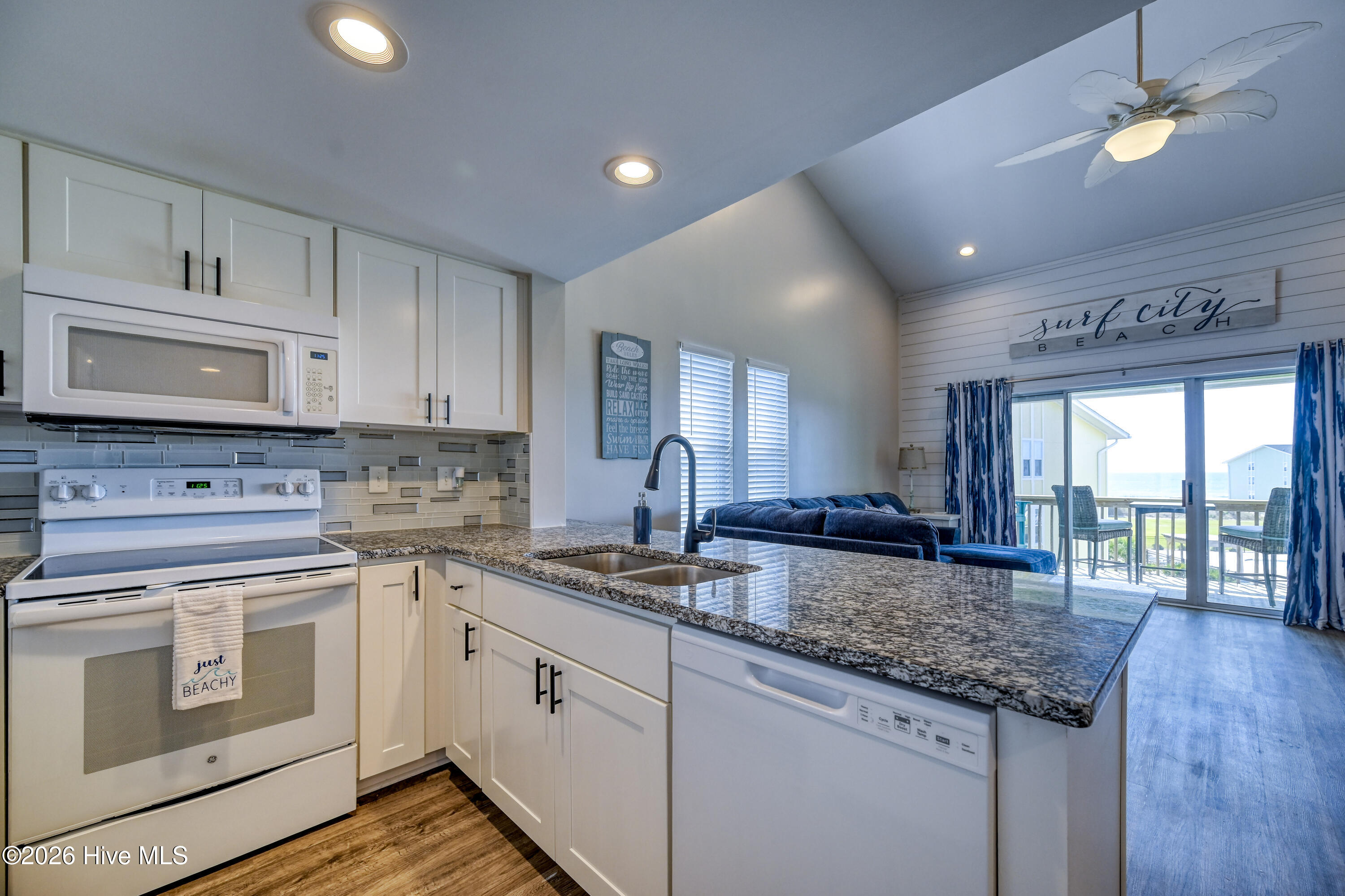 100564372 | Photo 24