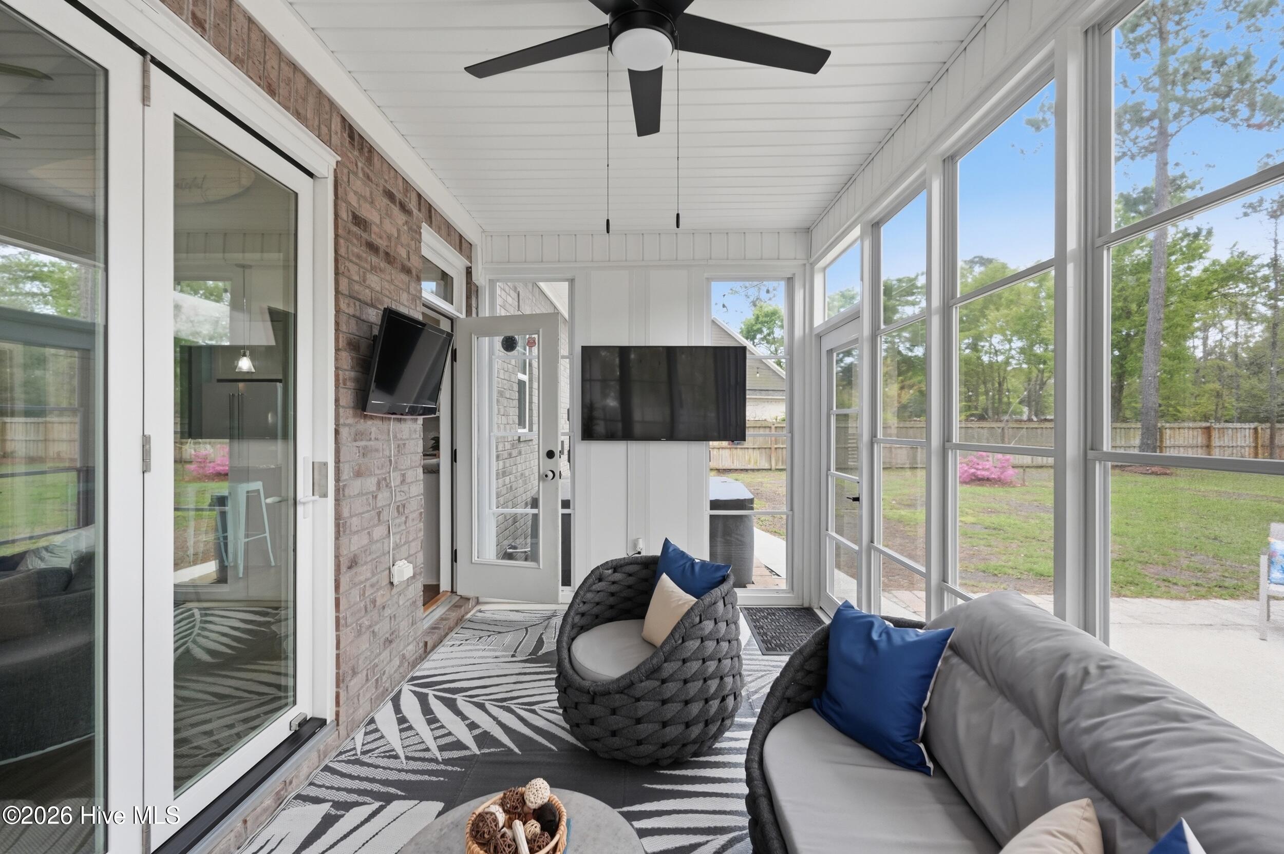 100565388 | Photo 25