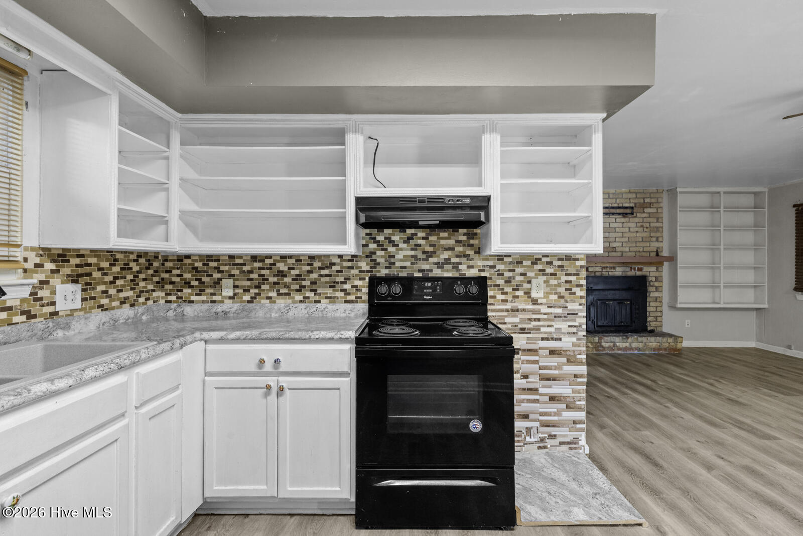 100560708 | Photo 11