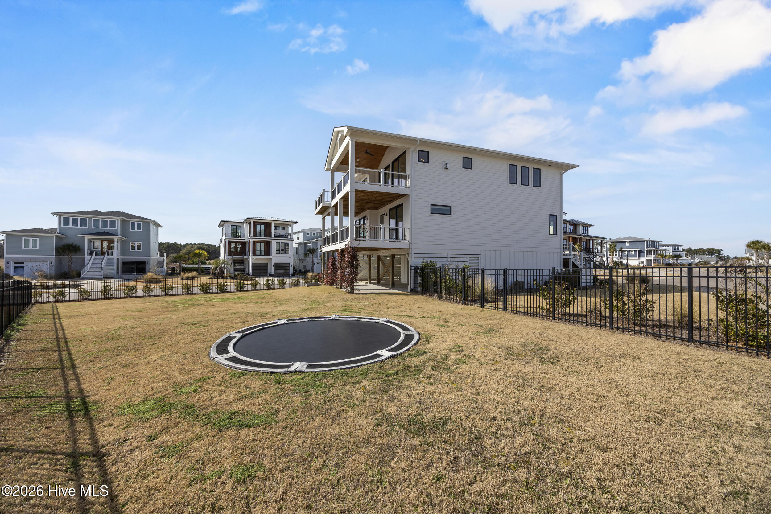 100551268 | Photo 65