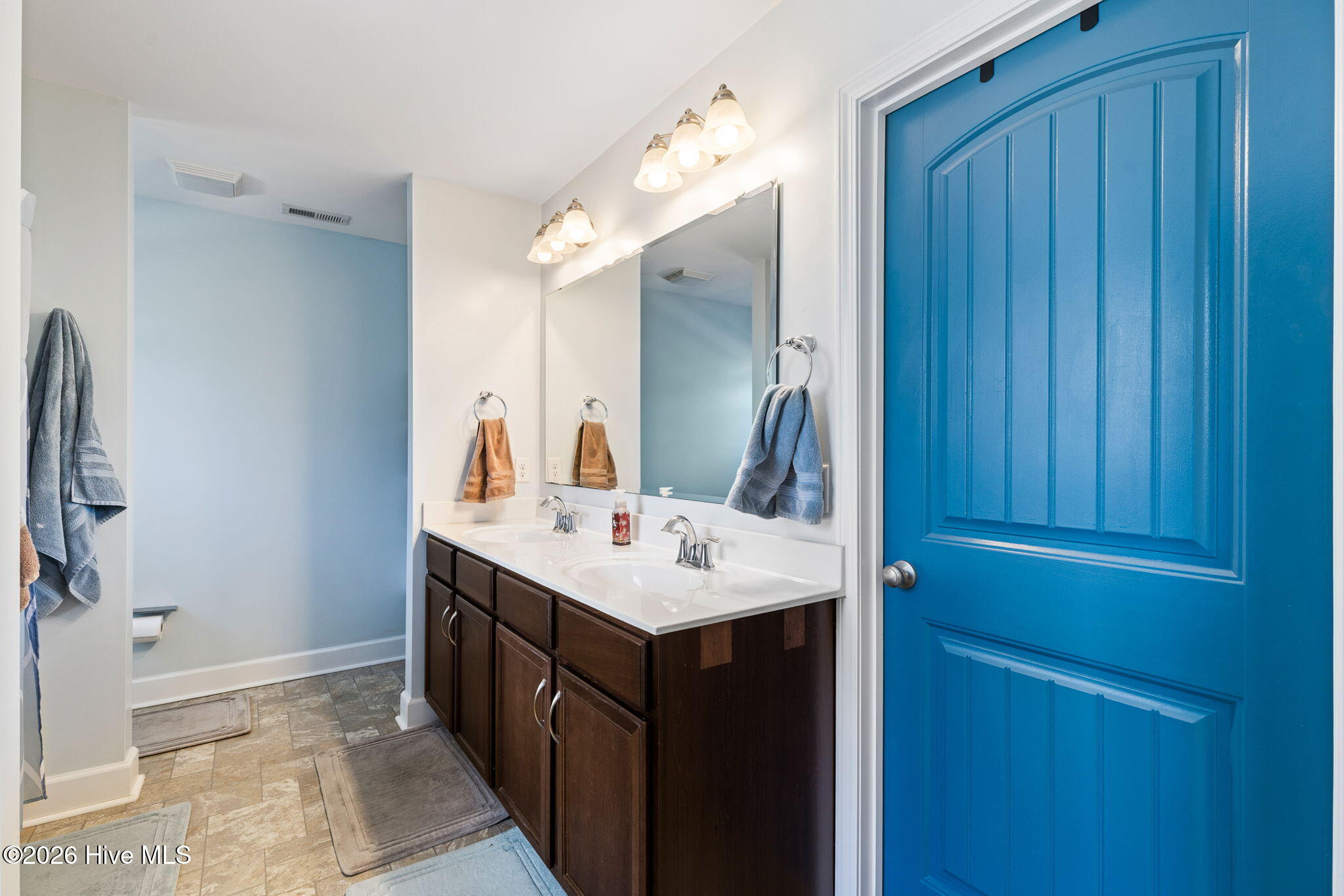 100550782 | Photo 35