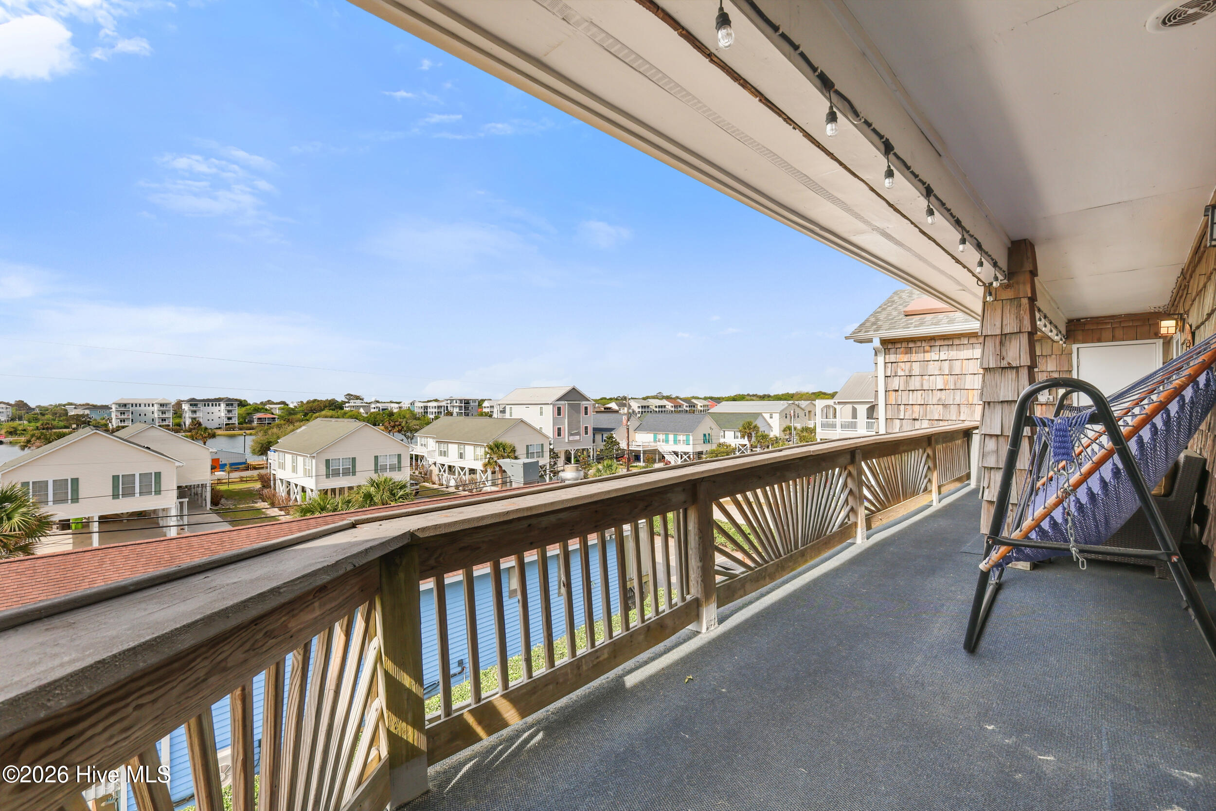 100569323 | Photo 28