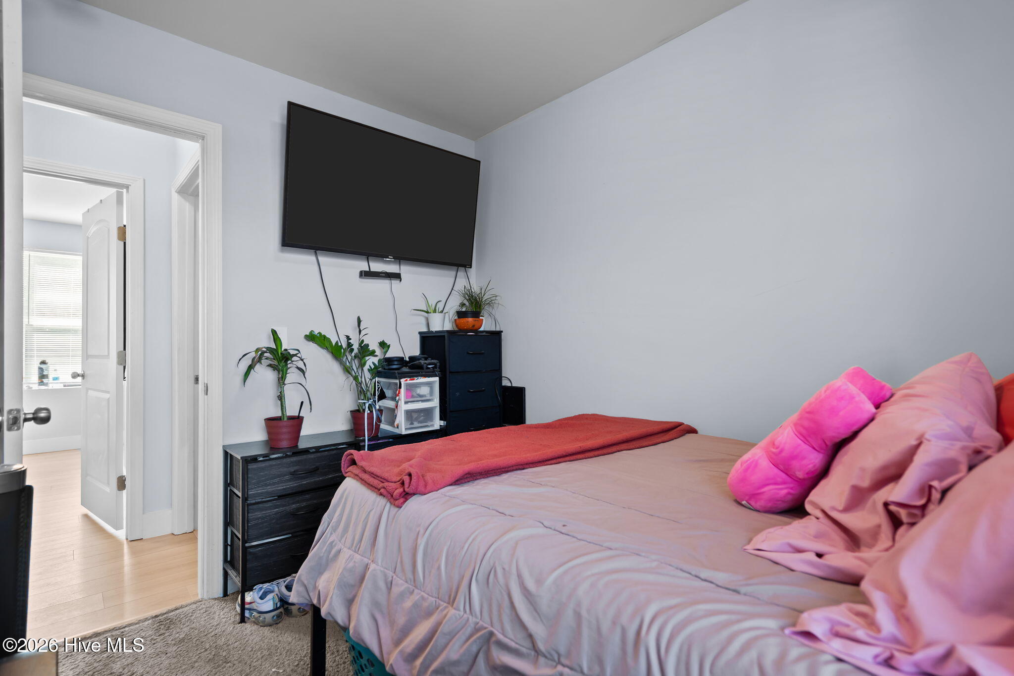 100548368 | Photo 17