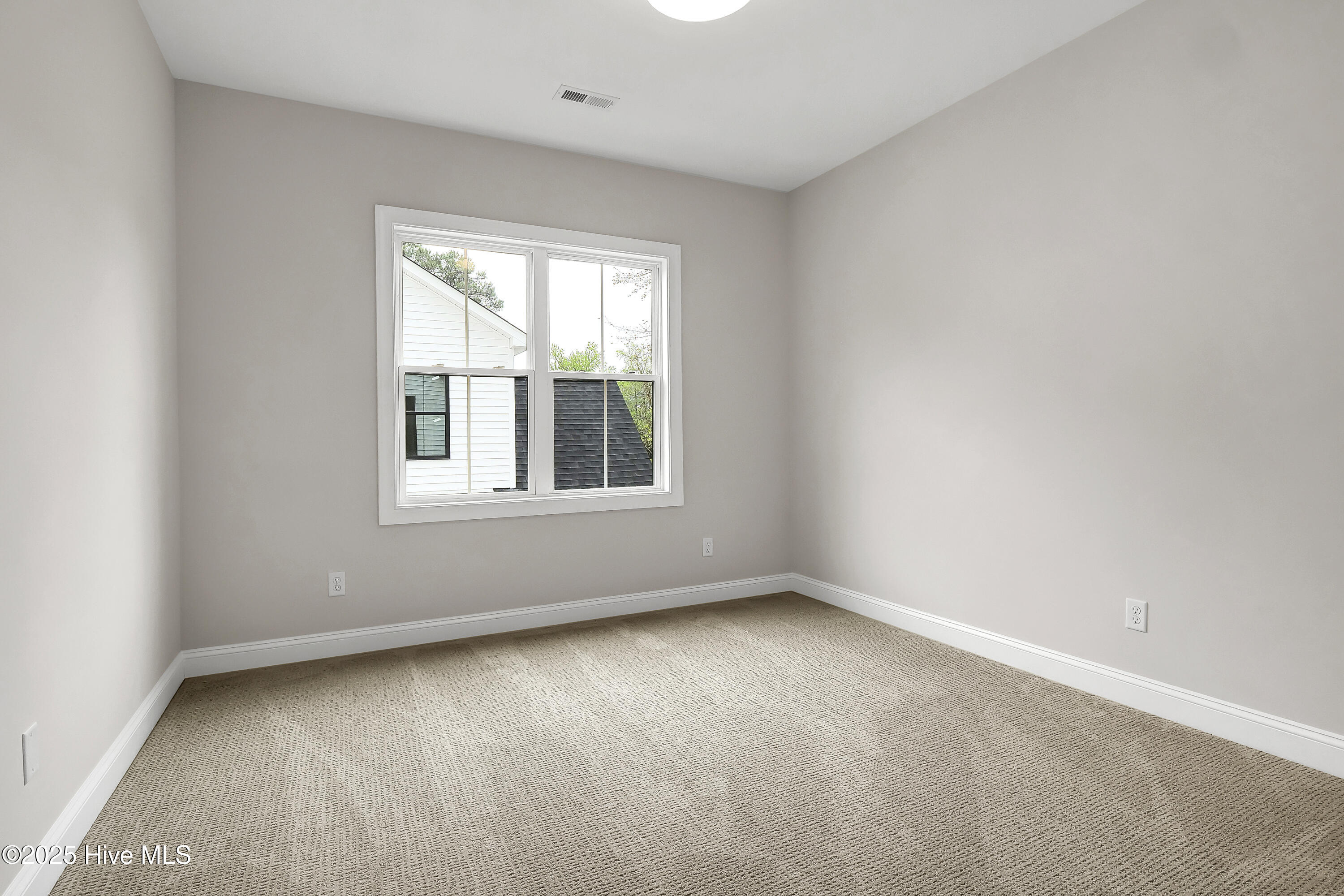 100515228 | Photo 26