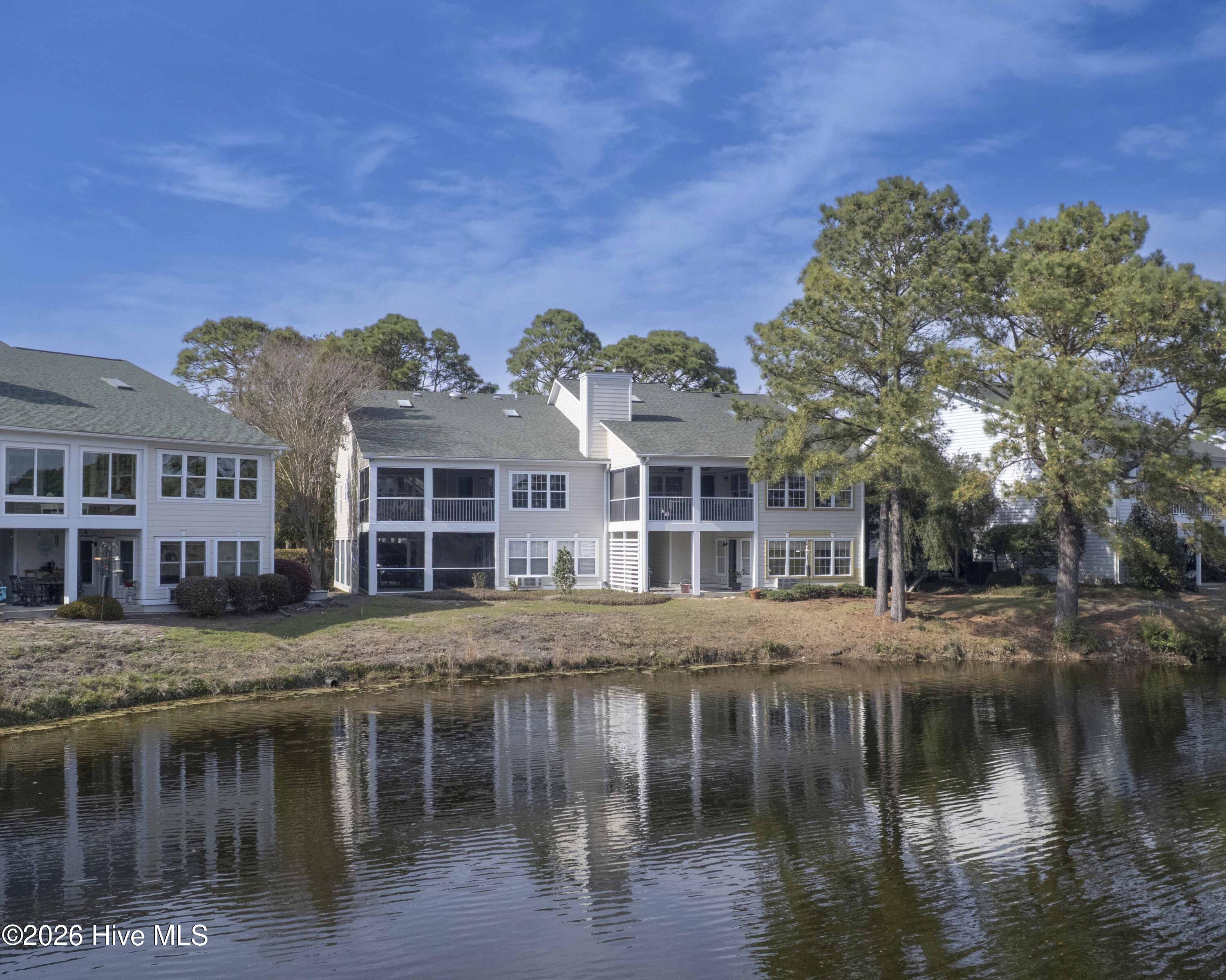 100563041 | Photo 63