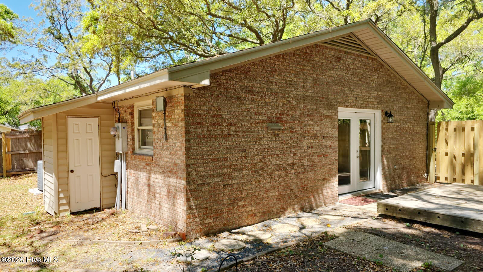 100568937 | Photo 18