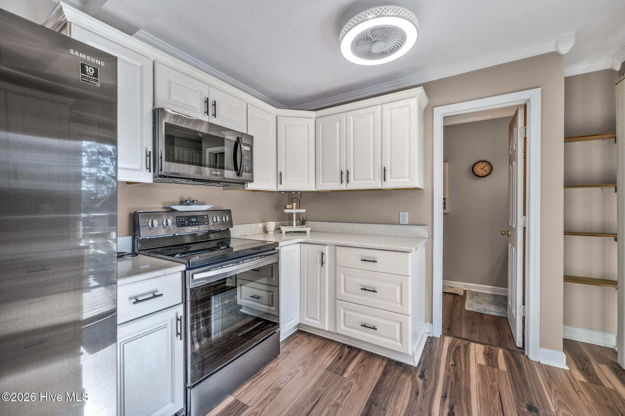 100564141 | Photo 12