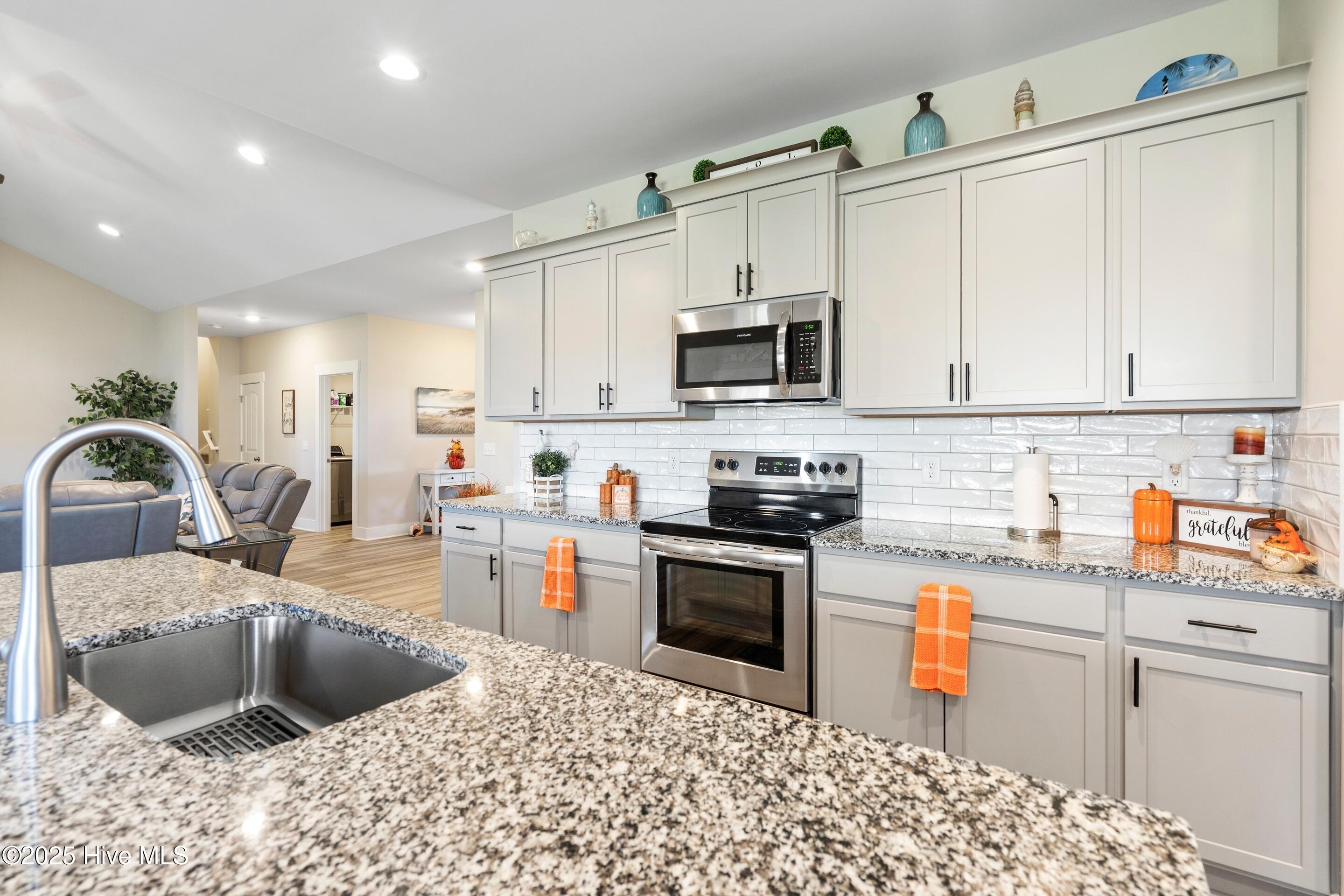 100538815 | Photo 43