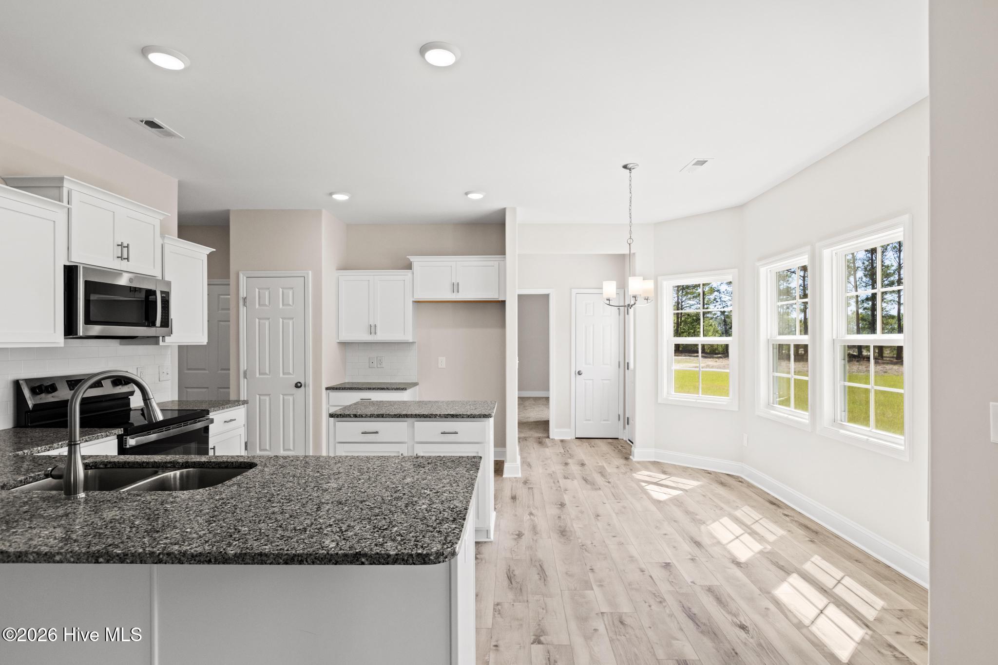 100544649 | Photo 11